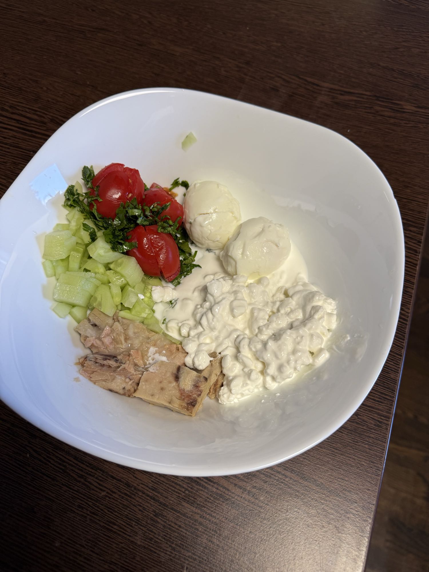 Salată cu ton și ouă