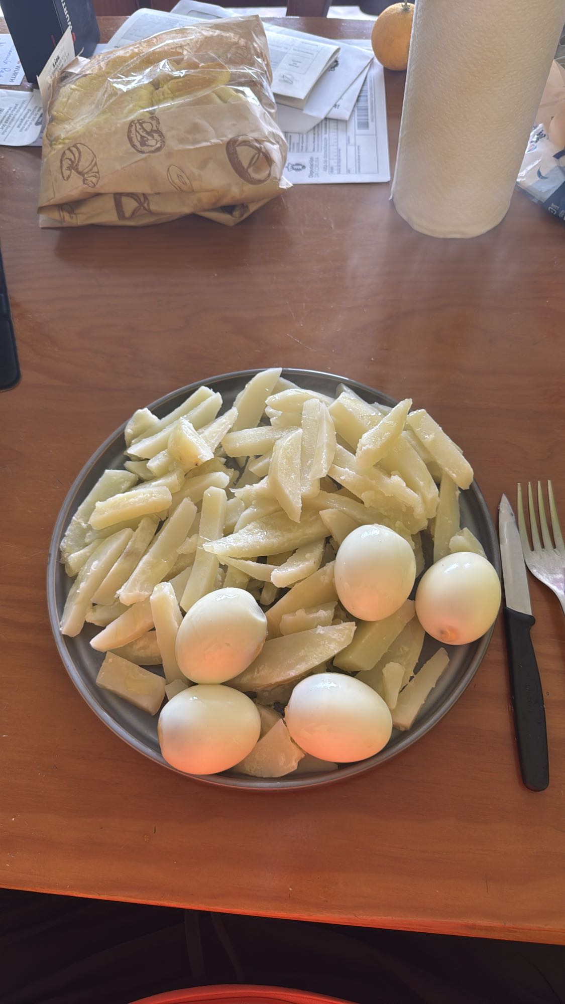 patata cocida con huevo cocido
