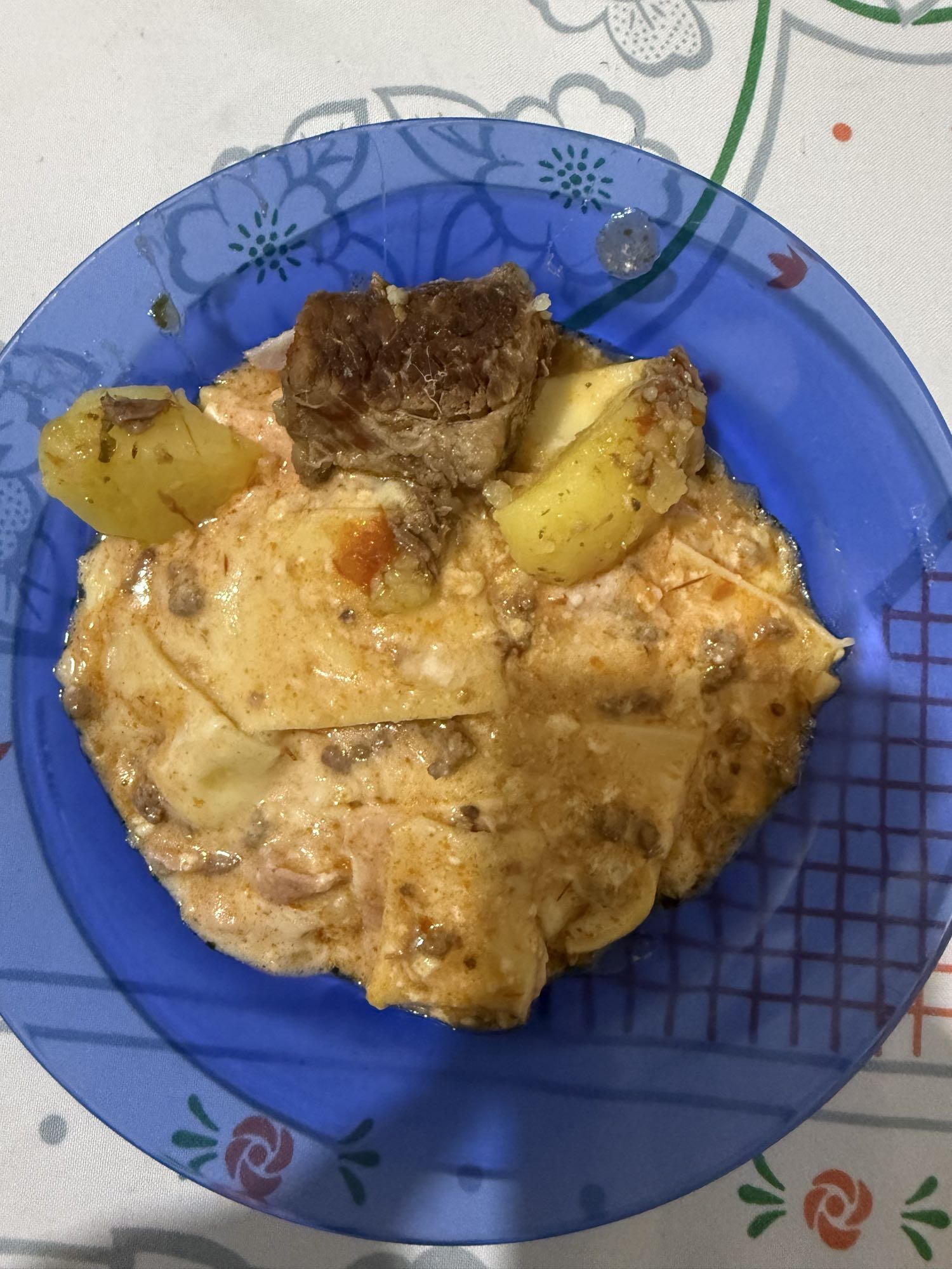 Lasanha com carne e batata