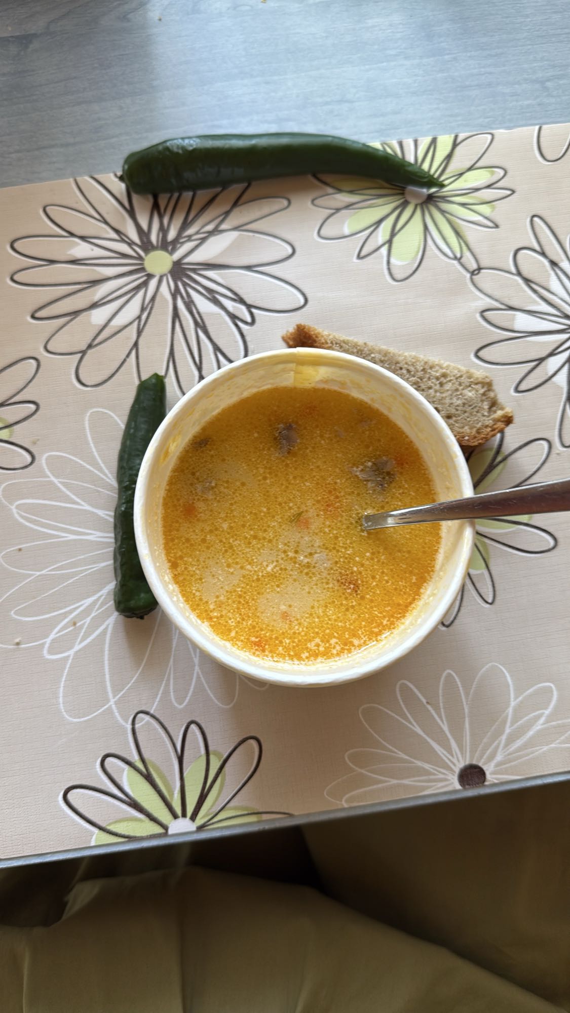 Ciorbă cu ardei și pâine