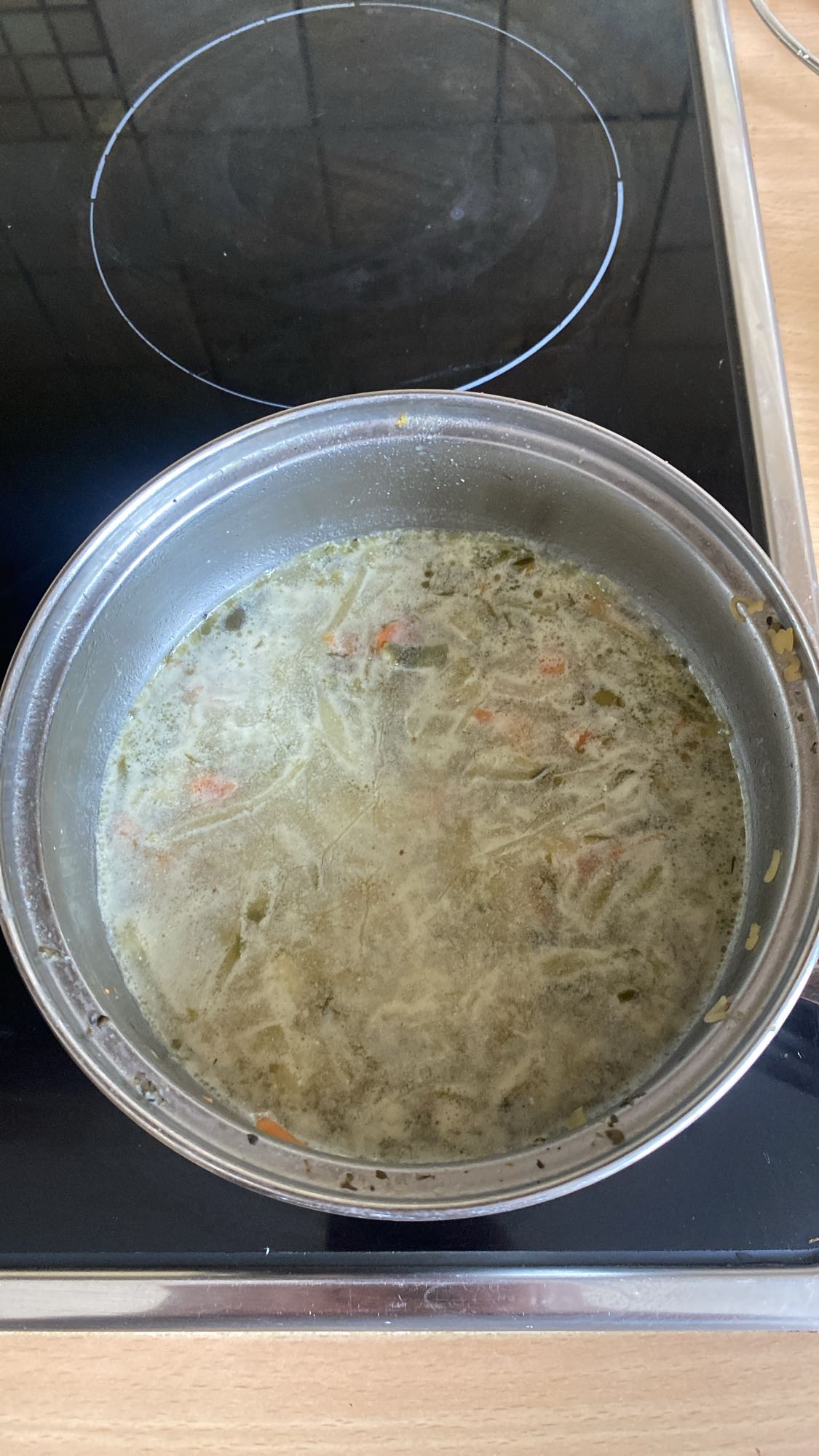 Zupa jarzynowa z makaronem