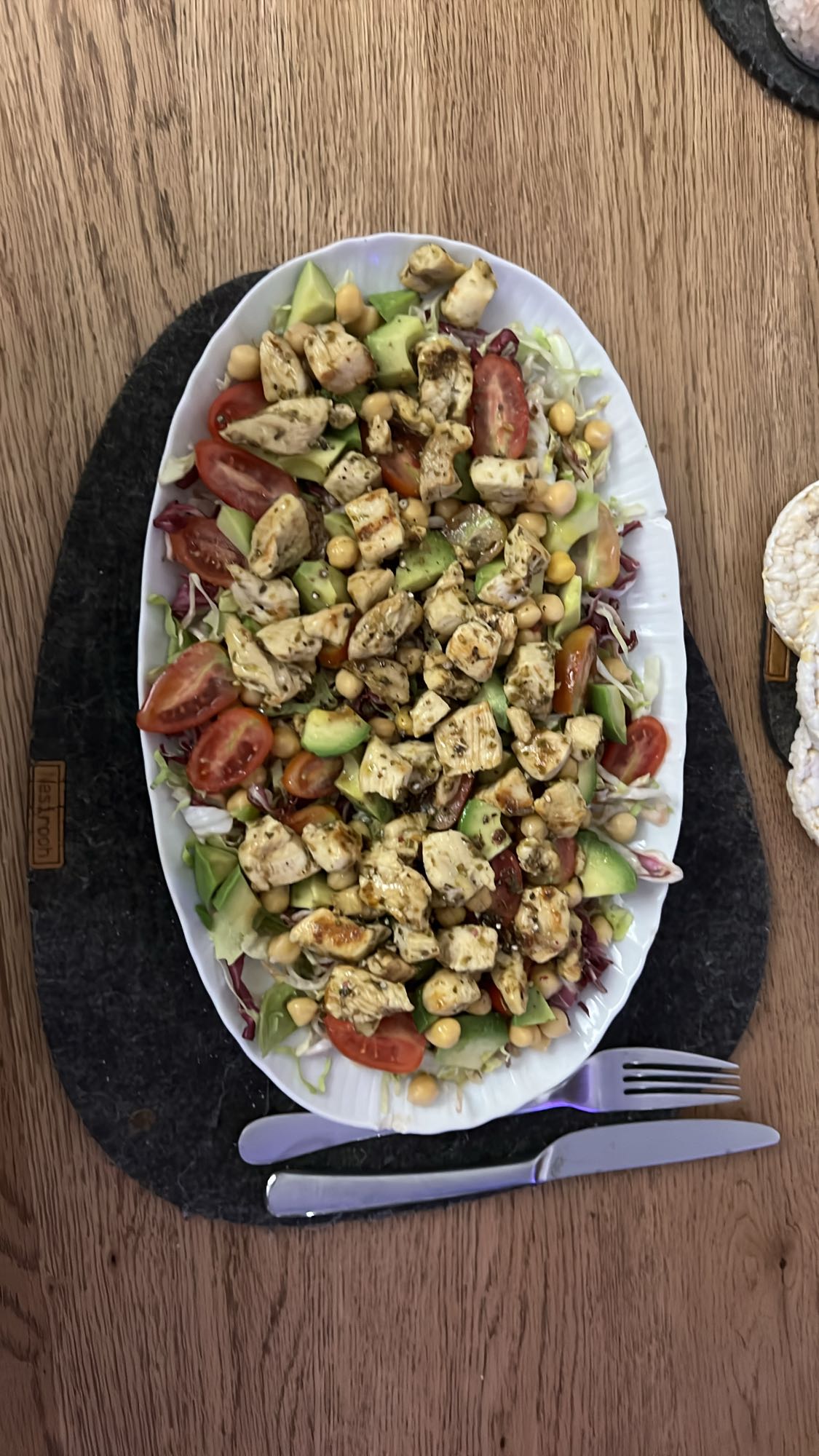 Insalata pollo e avocado