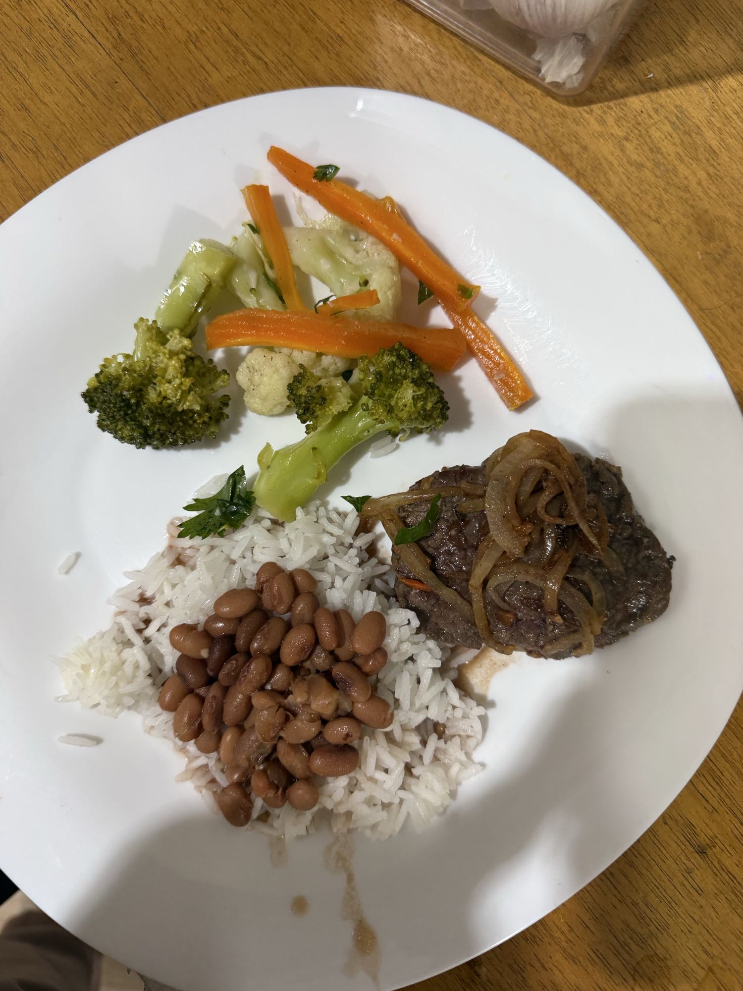 Arroz, feijão e bife