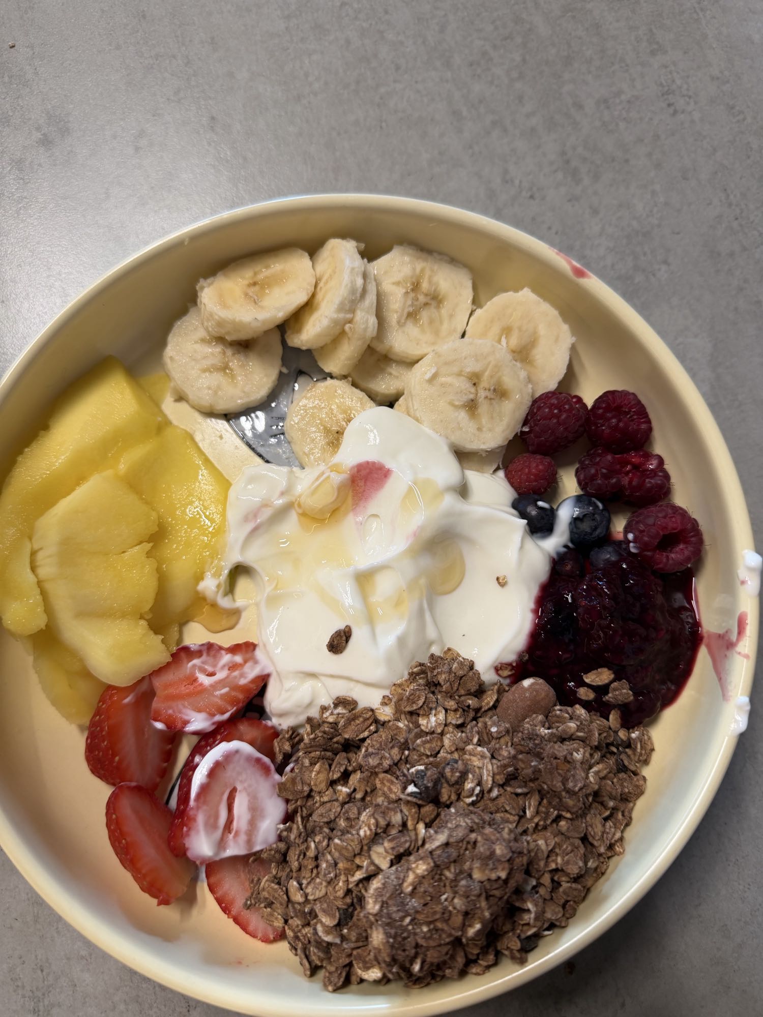 bol de yogur con frutas