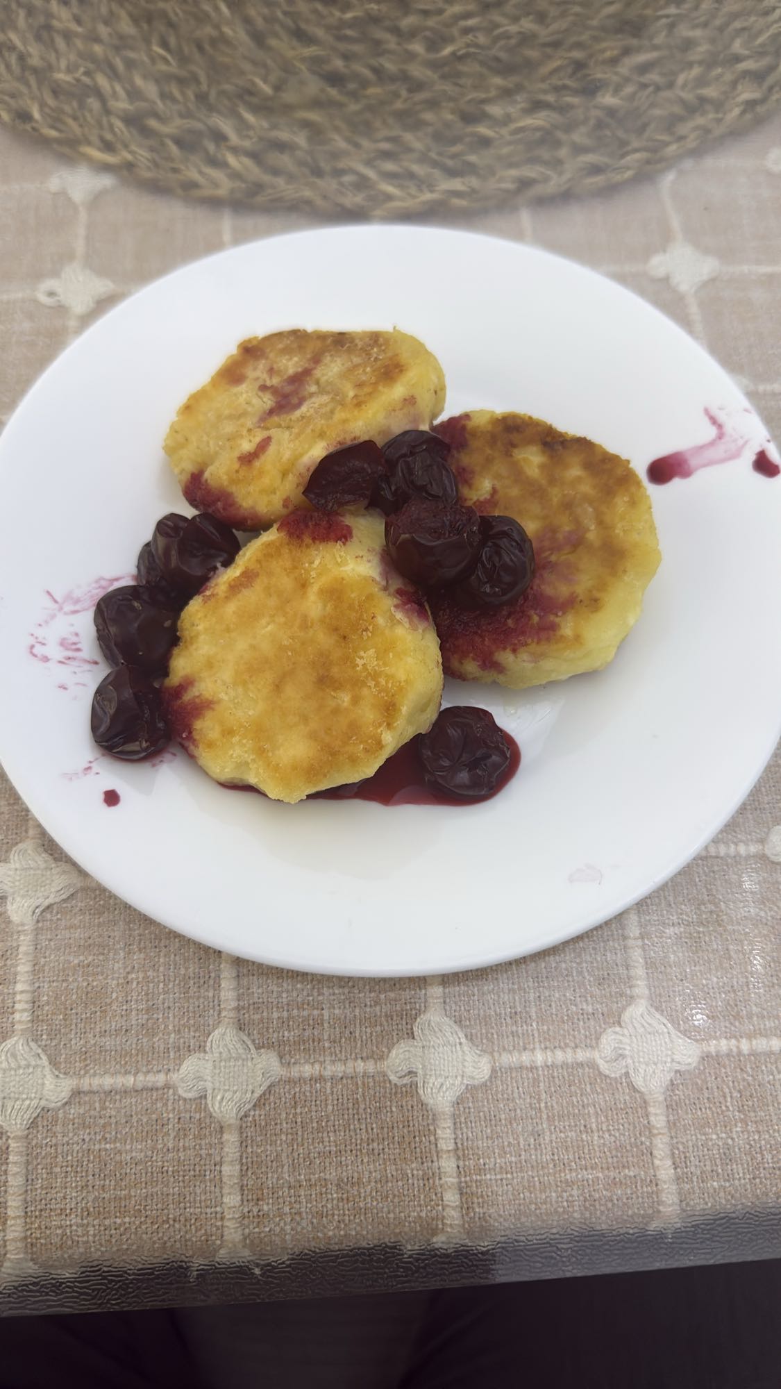 Сырники с вишней