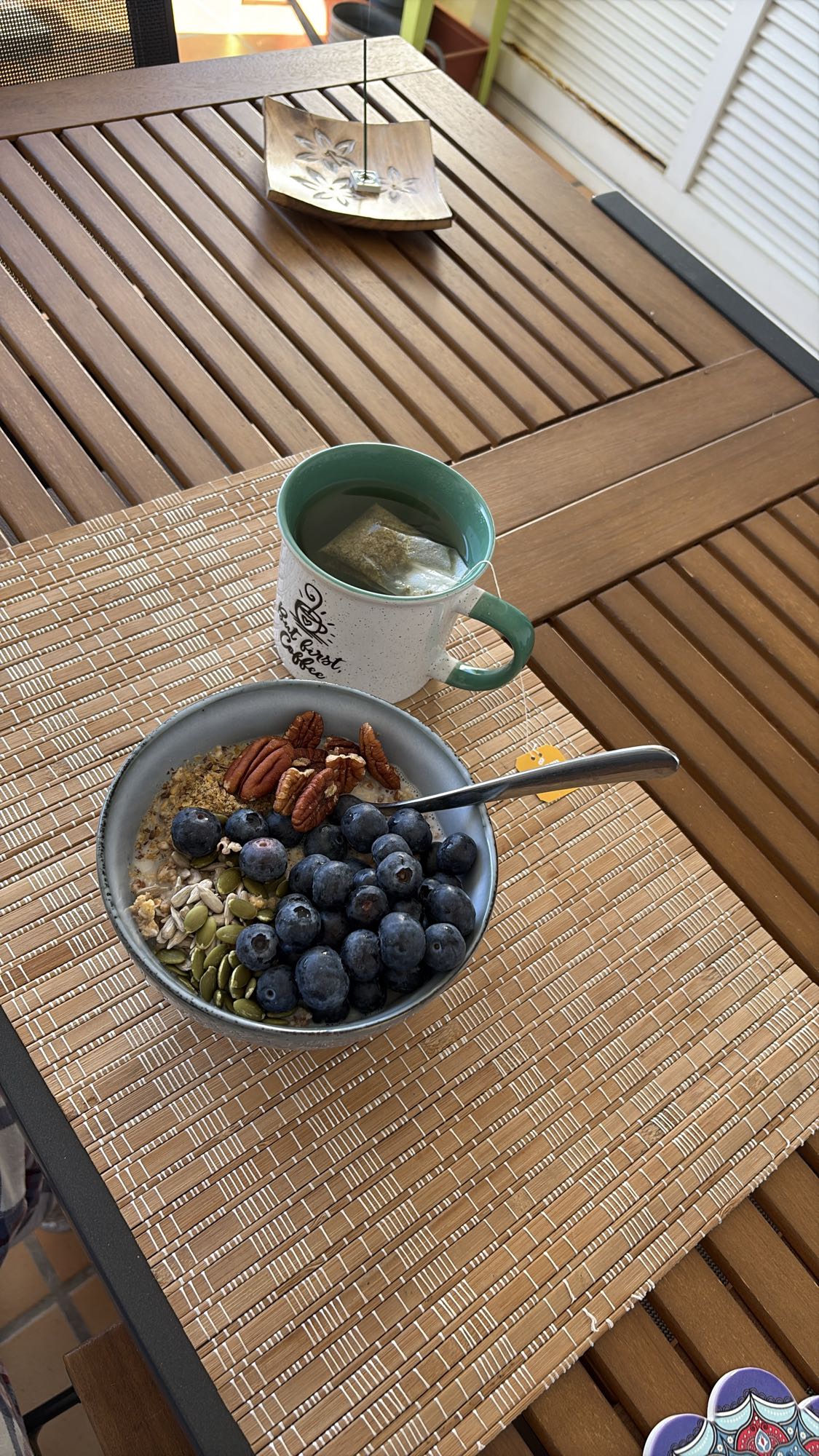 Oatmeal with Blueberries and Almond Milk