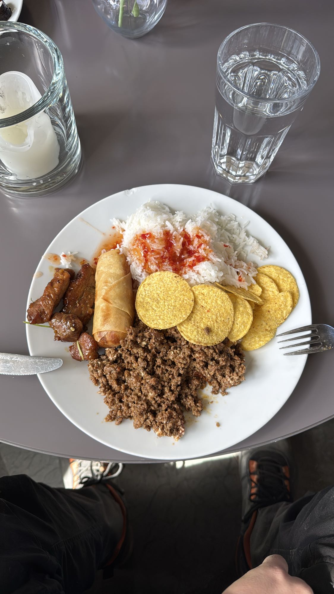 Ris med köttfärs och vårrulle