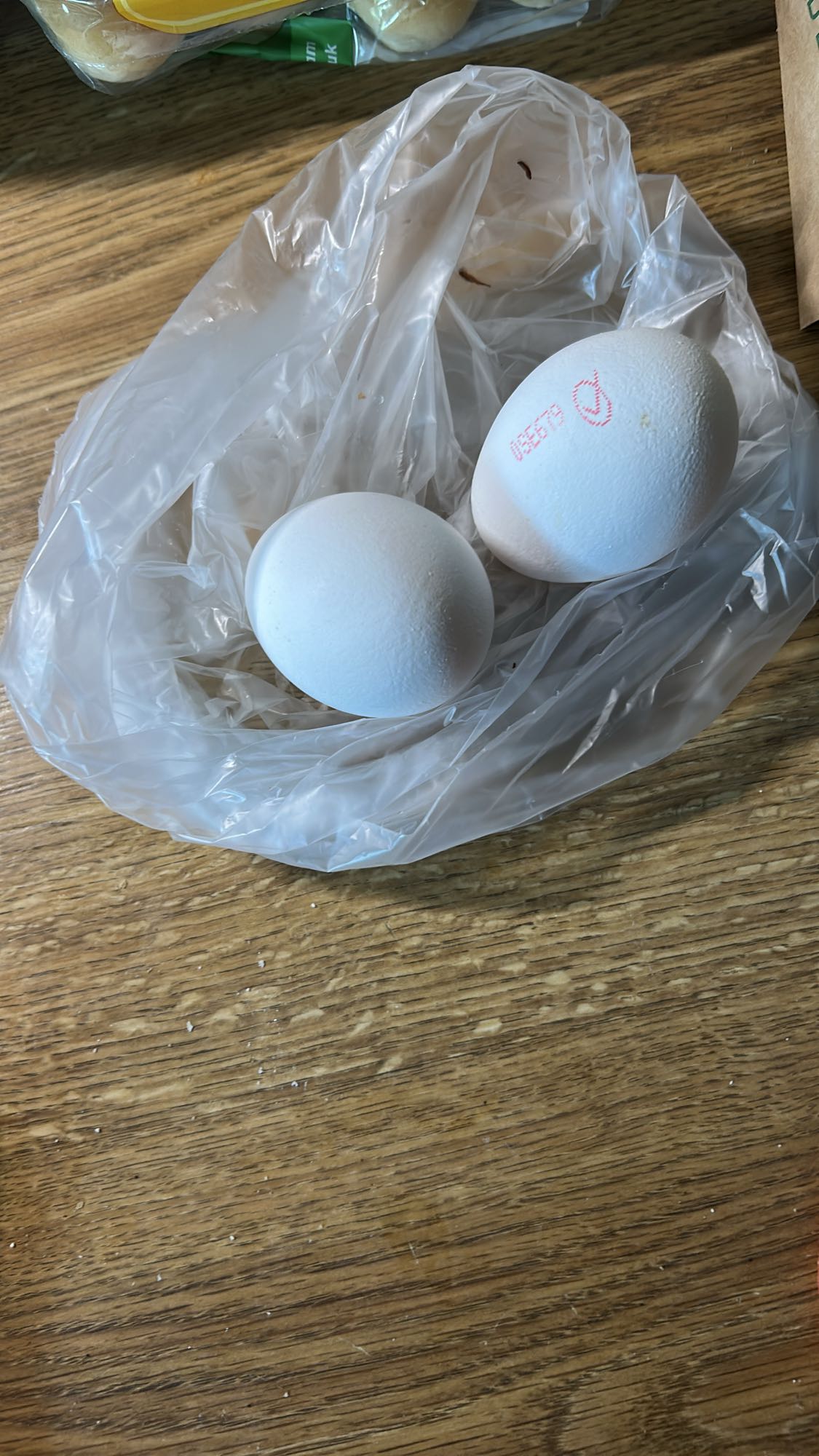 Två kokta ägg