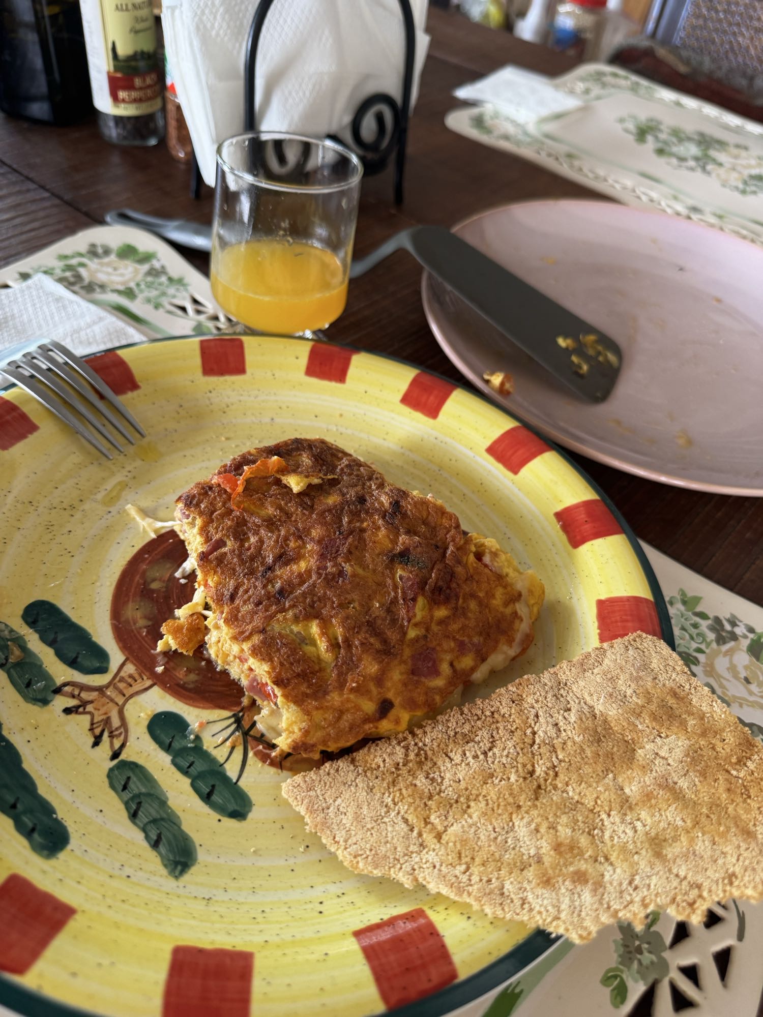 omelet con pan y jugo