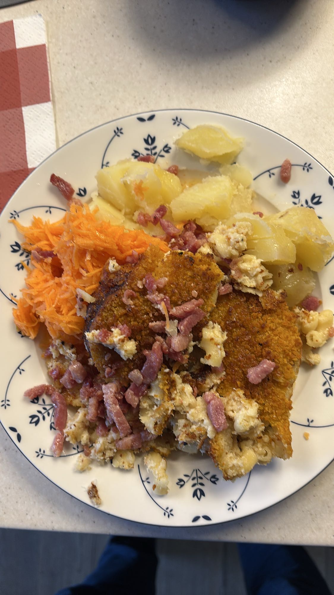 Panert fisk med tilbehør