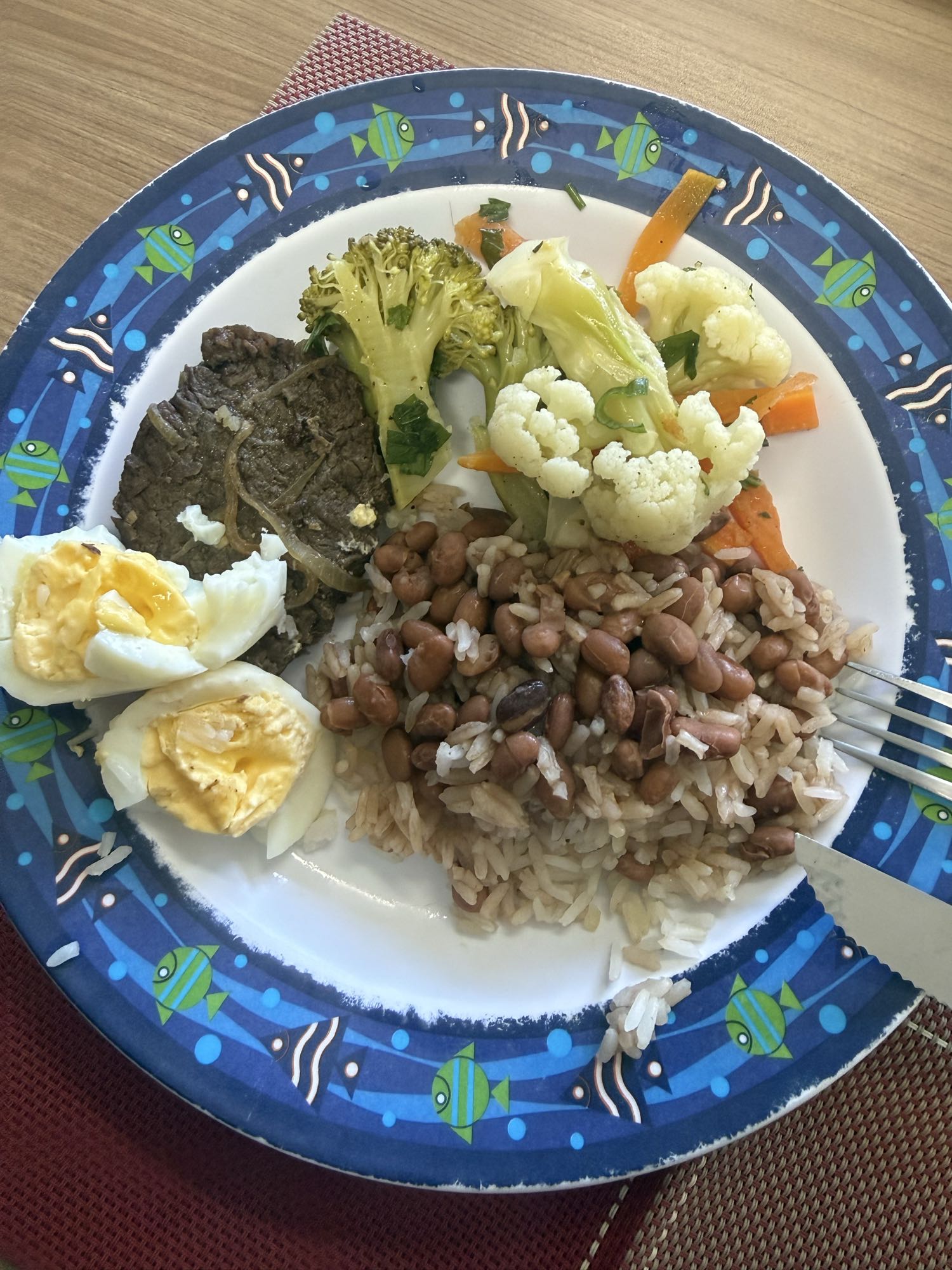 Prato com arroz e feijão