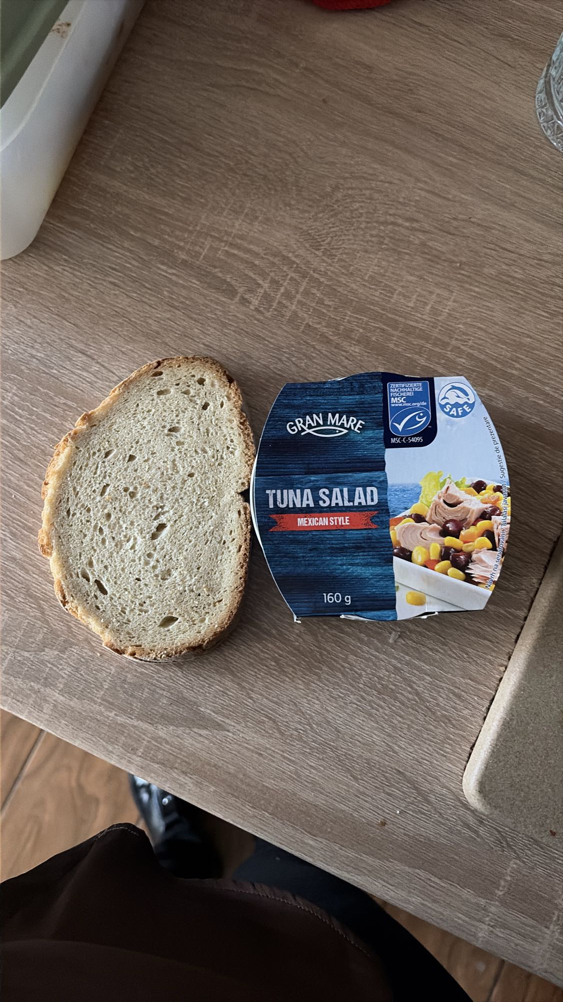 Paine cu salata de ton