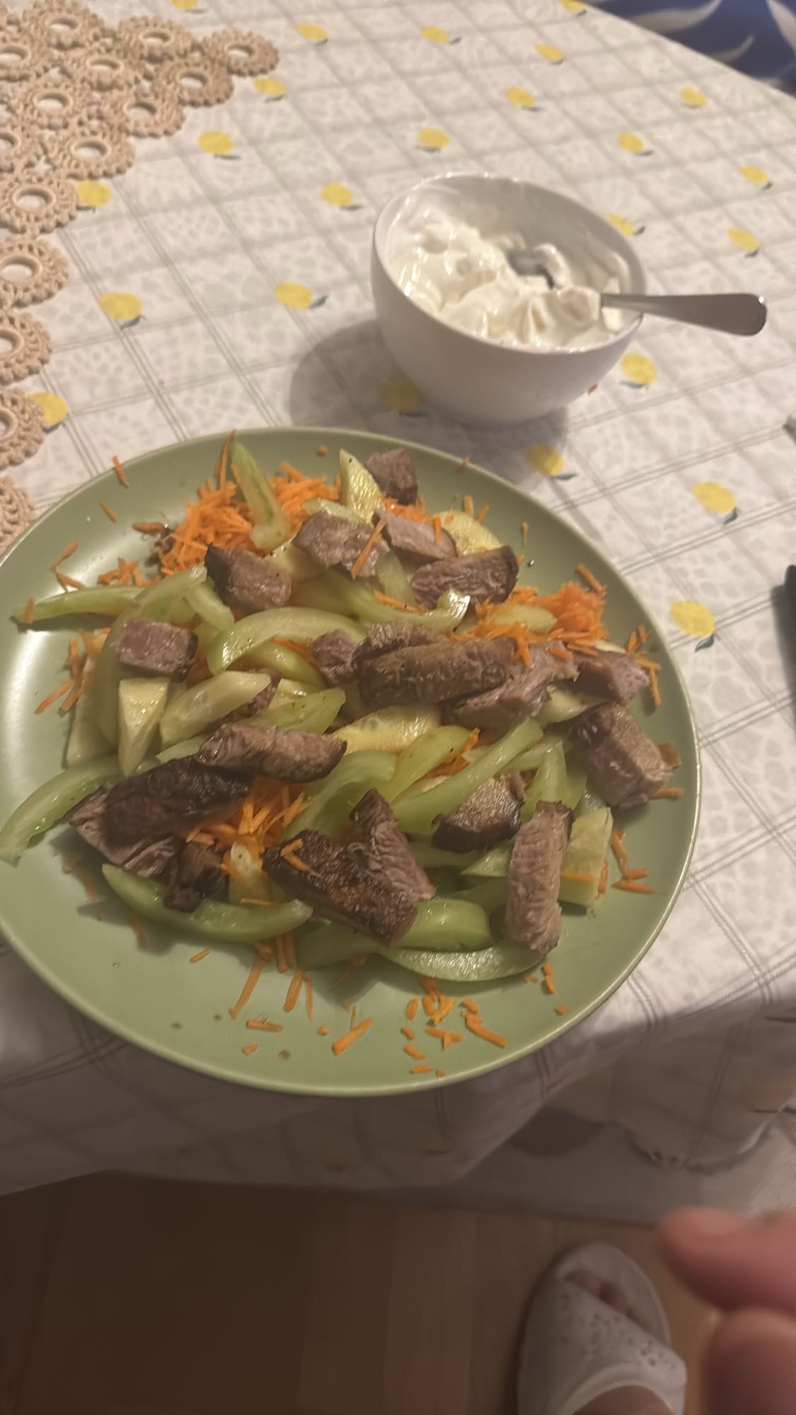 Biffsallad med yoghurt