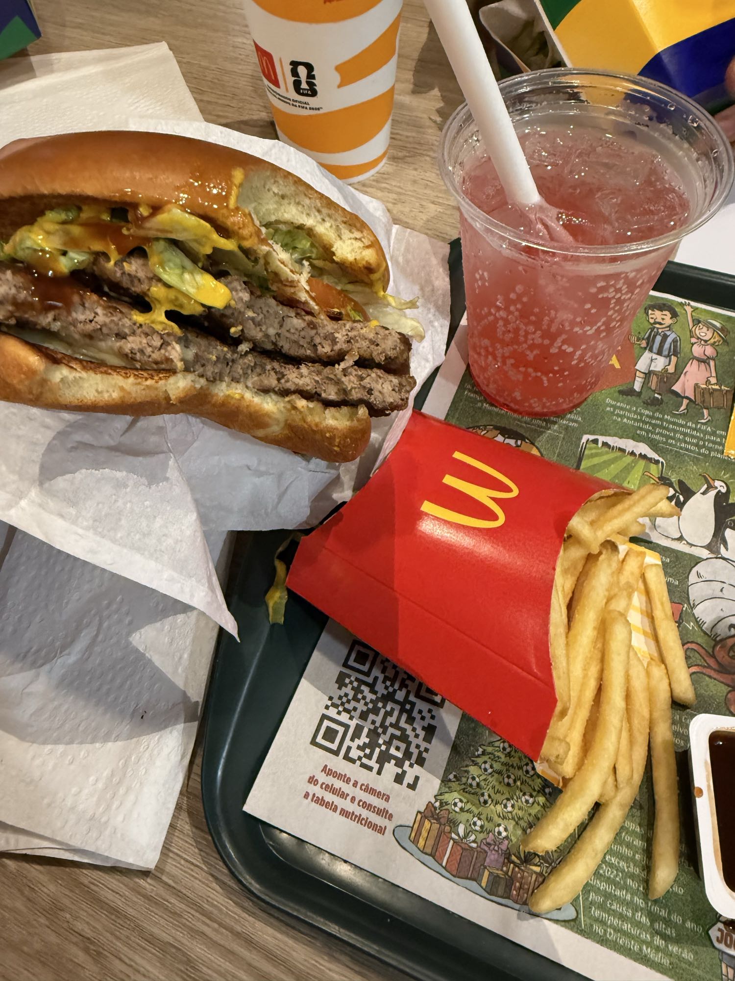 Combo hambúrguer e fritas