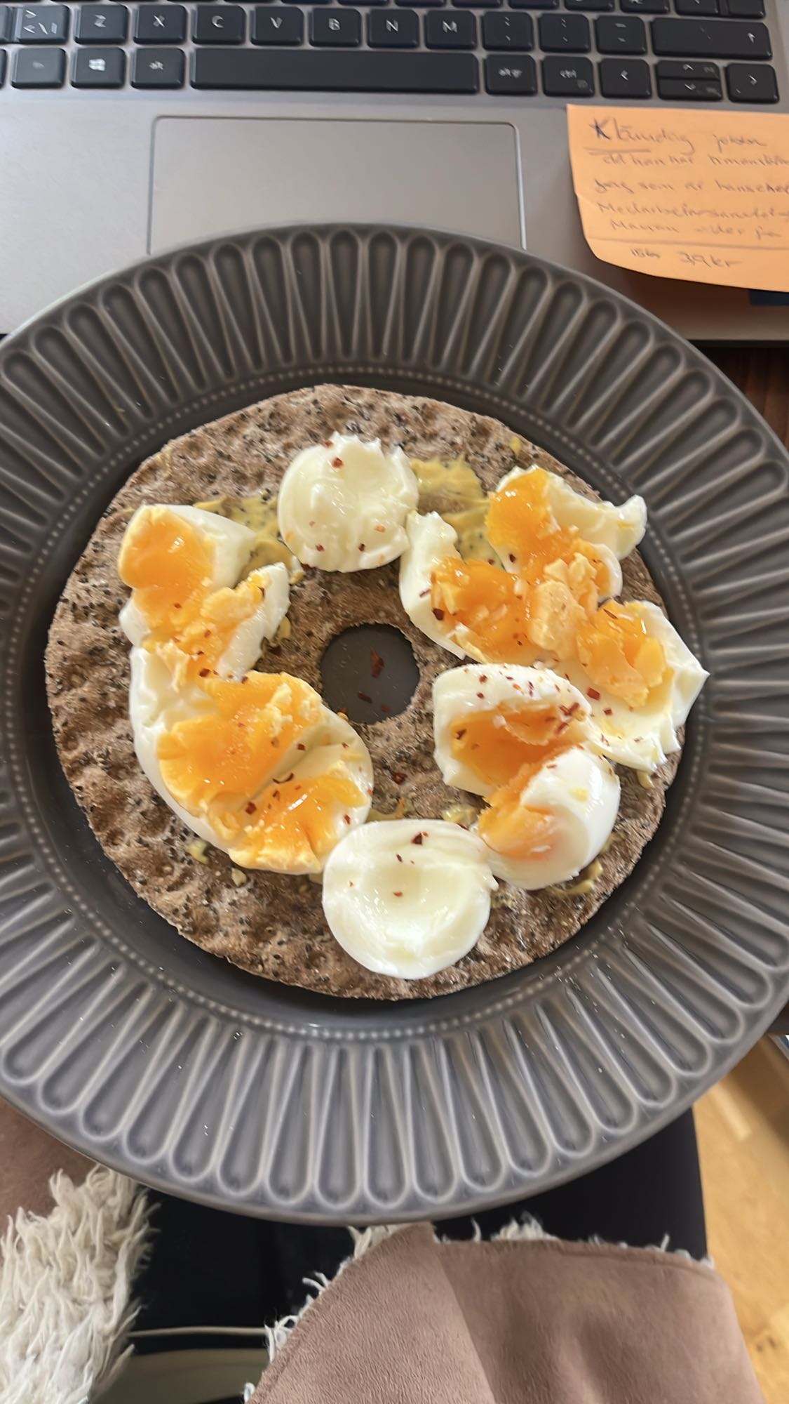 Knäckebröd med ägg