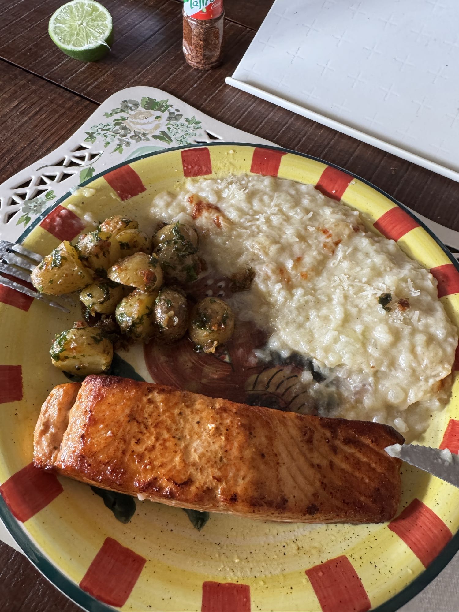 salmón con risotto
