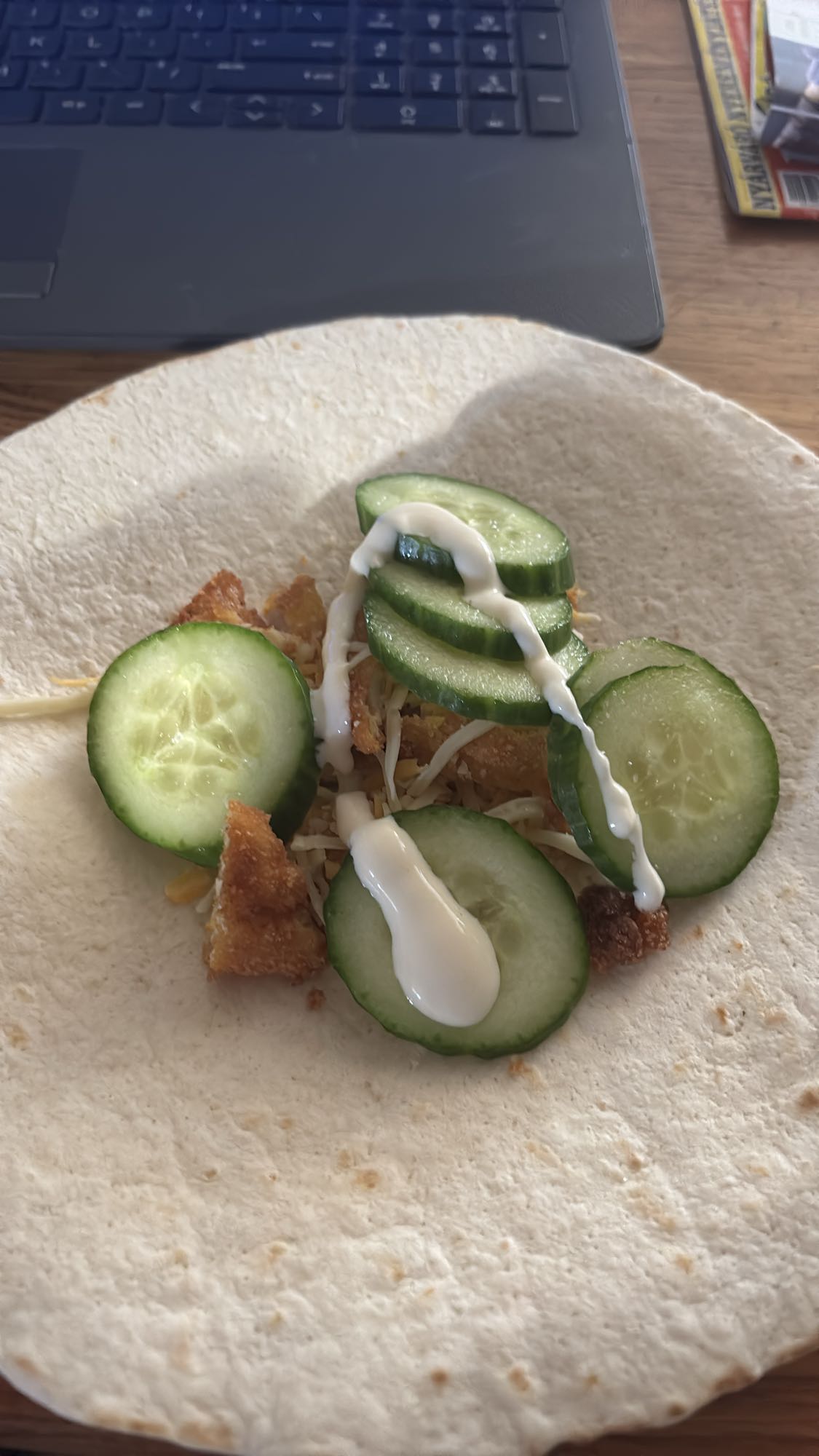 Csirkés uborkás wrap
