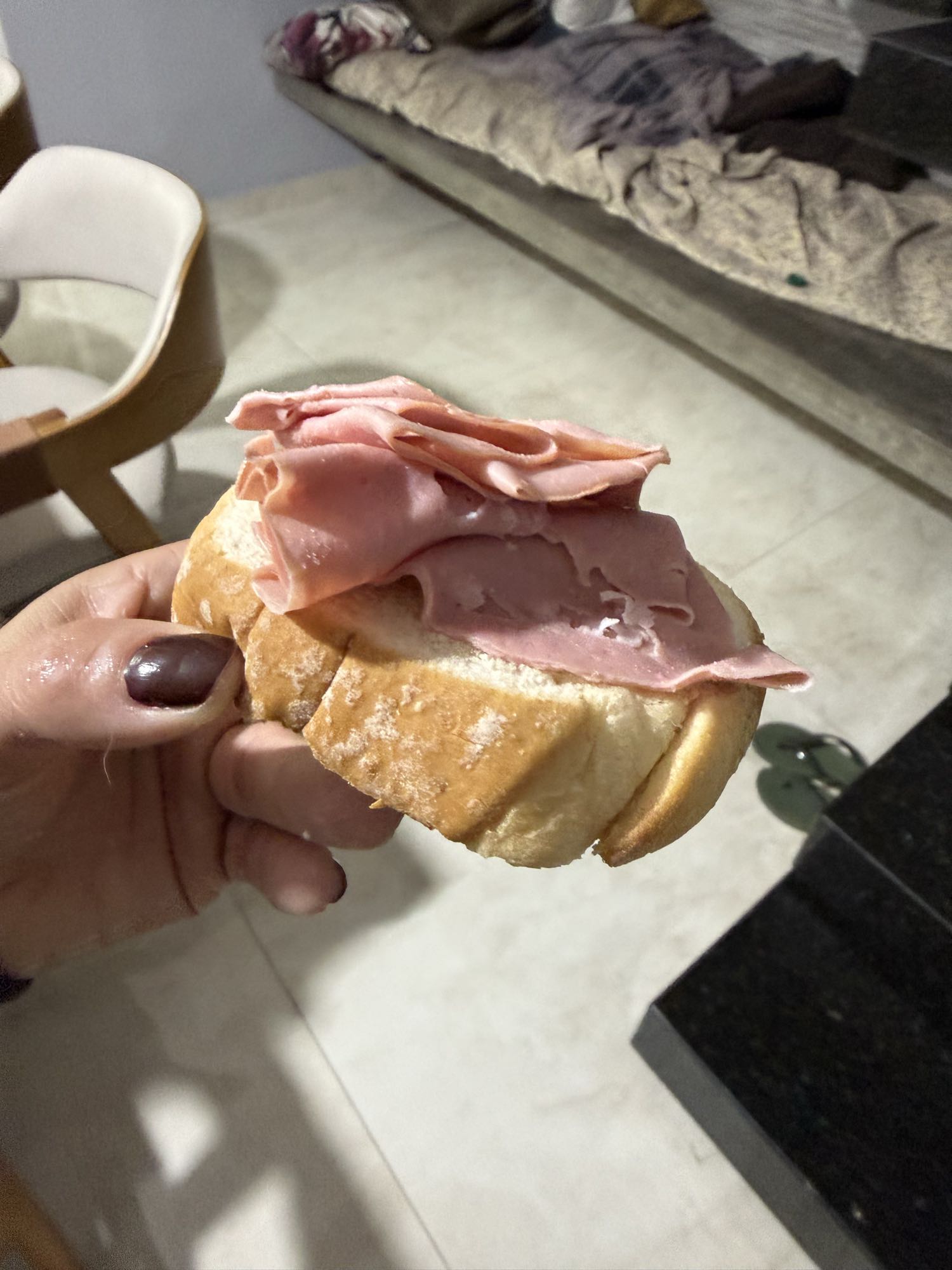 Pão com mortadela