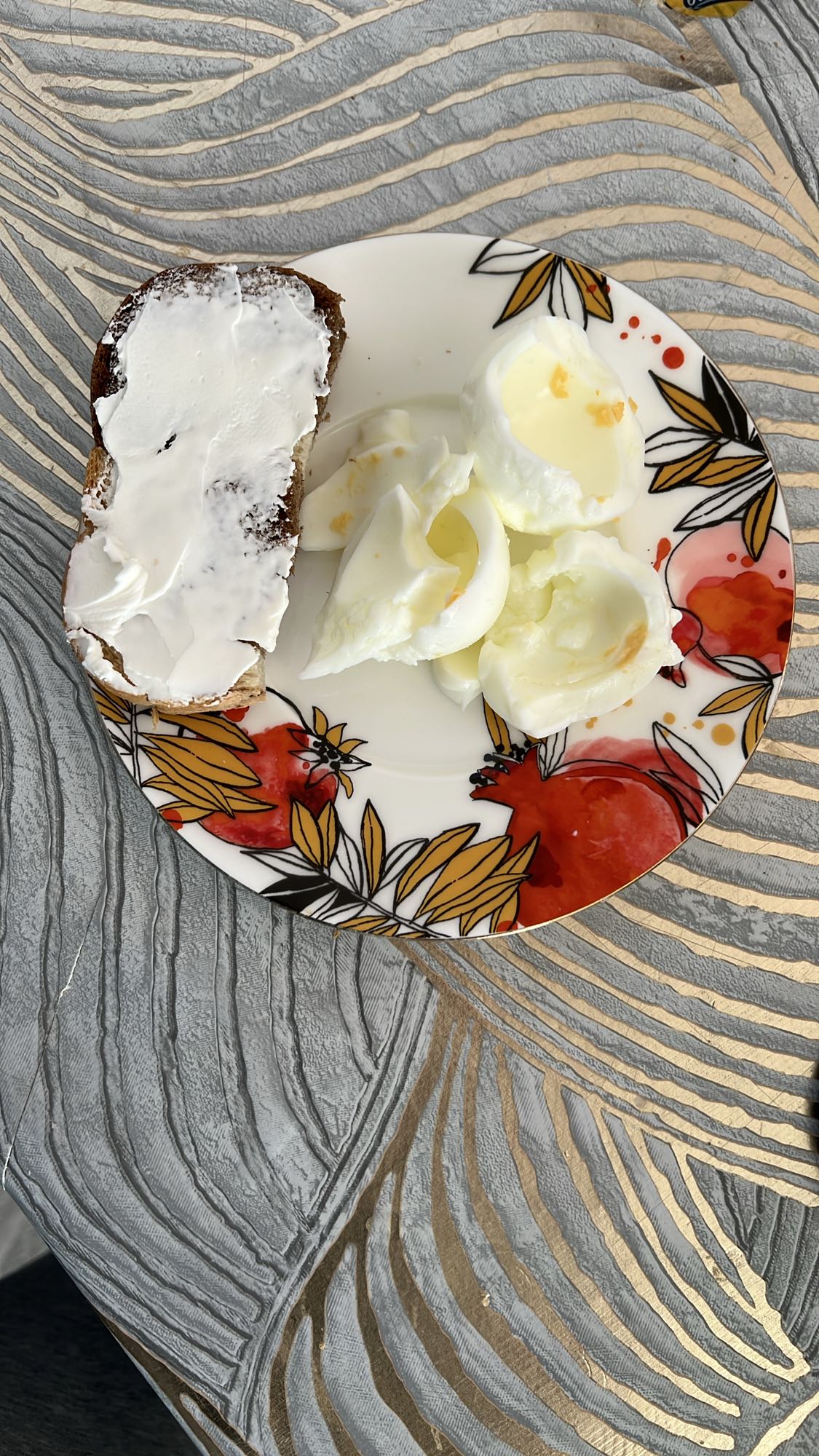 Яйца с хлебом и сыром