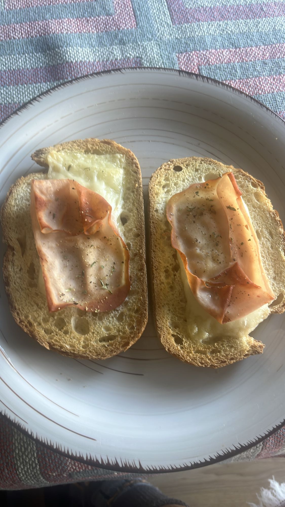 tostadas con queso y jamón