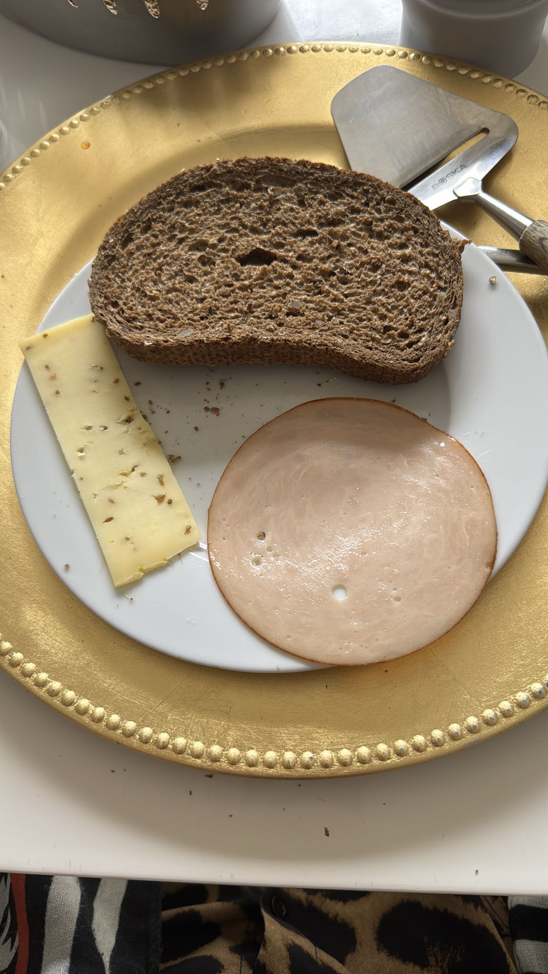 Brood met kaas en kip