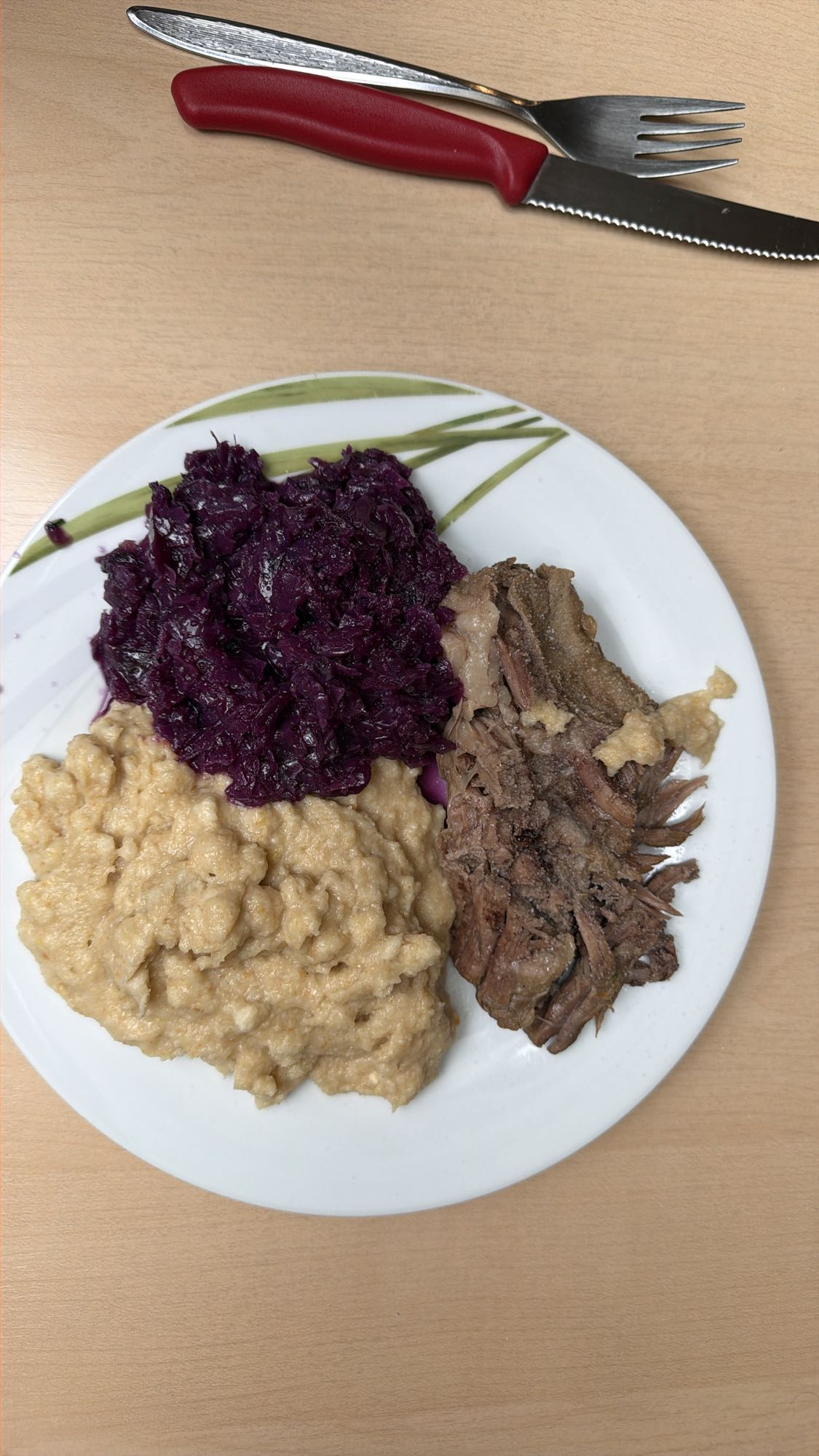 Braten mit Rotkohl
