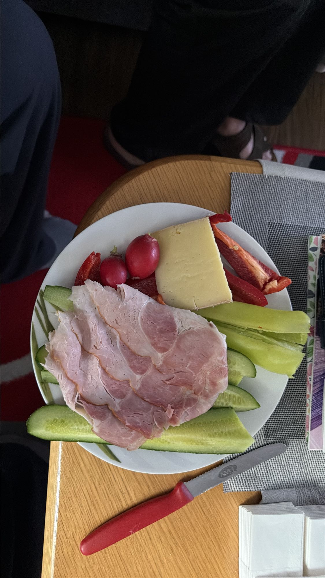 Schinken-Käse-Gemüseteller