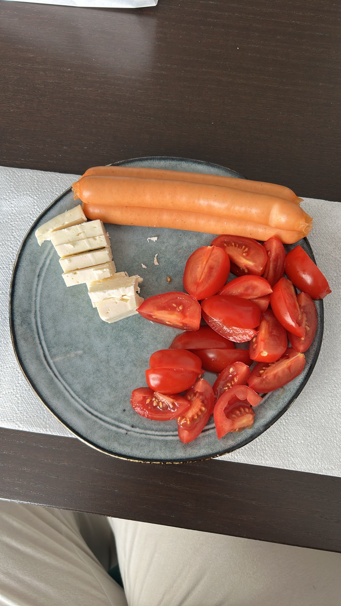 Crenvursti cu telemea light si rosii