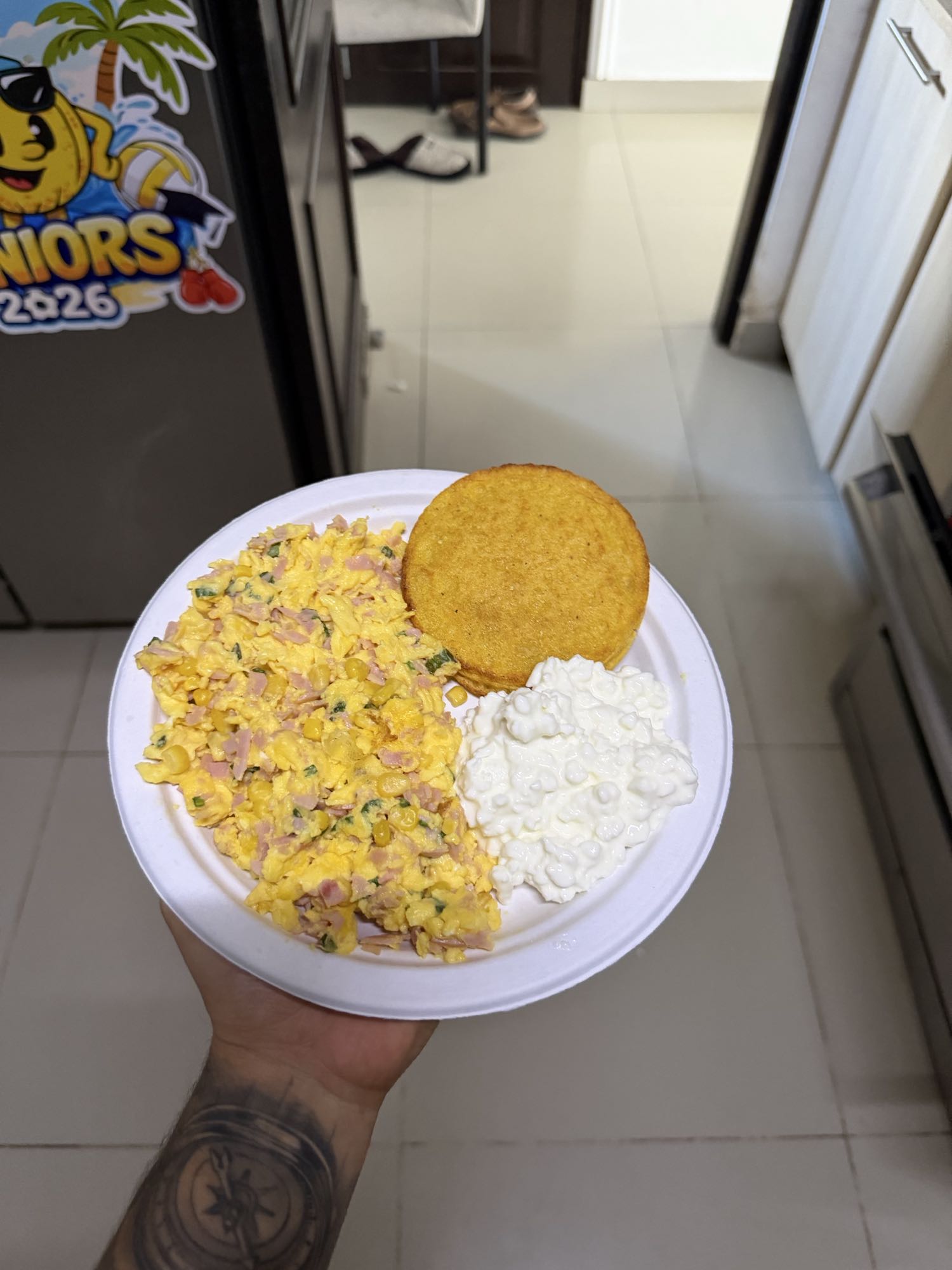 huevos revueltos con arepa