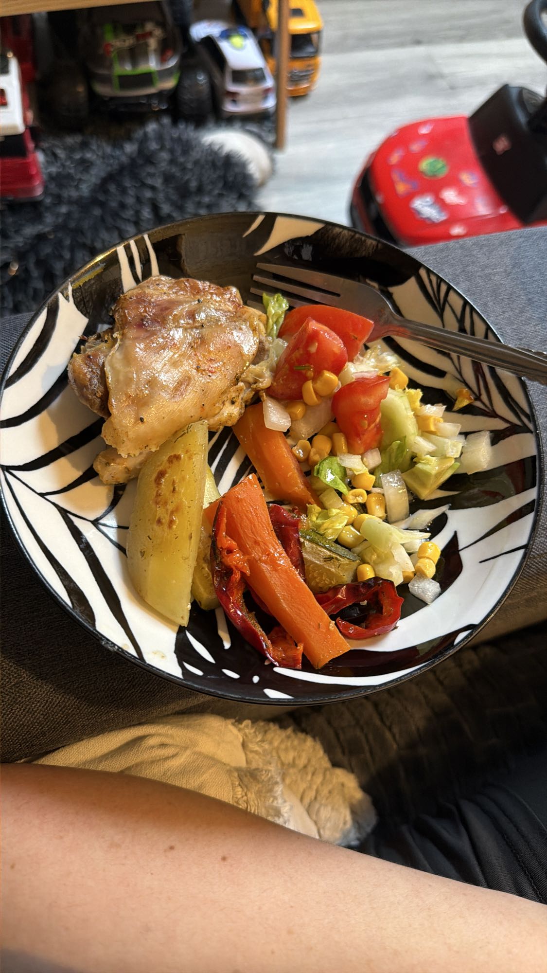 Pui cu legume si salata