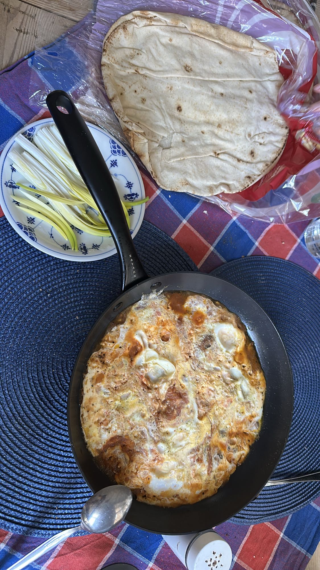 Äggpanna med bröd