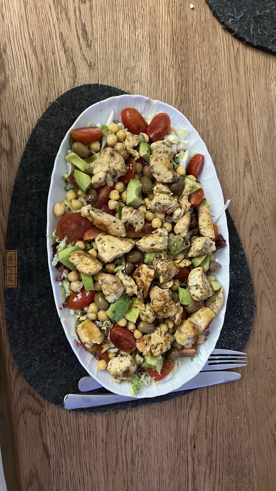 Insalata pollo e avocado