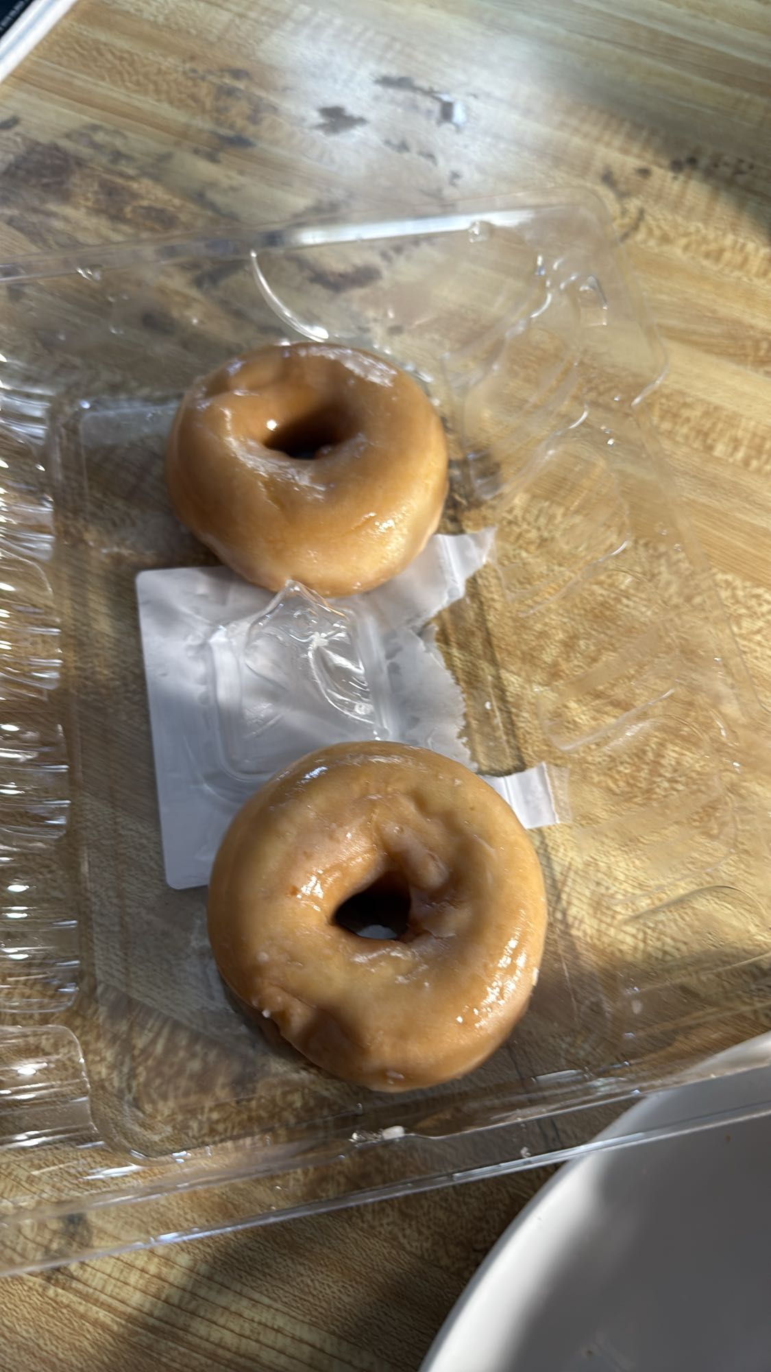 Deux donuts glacés