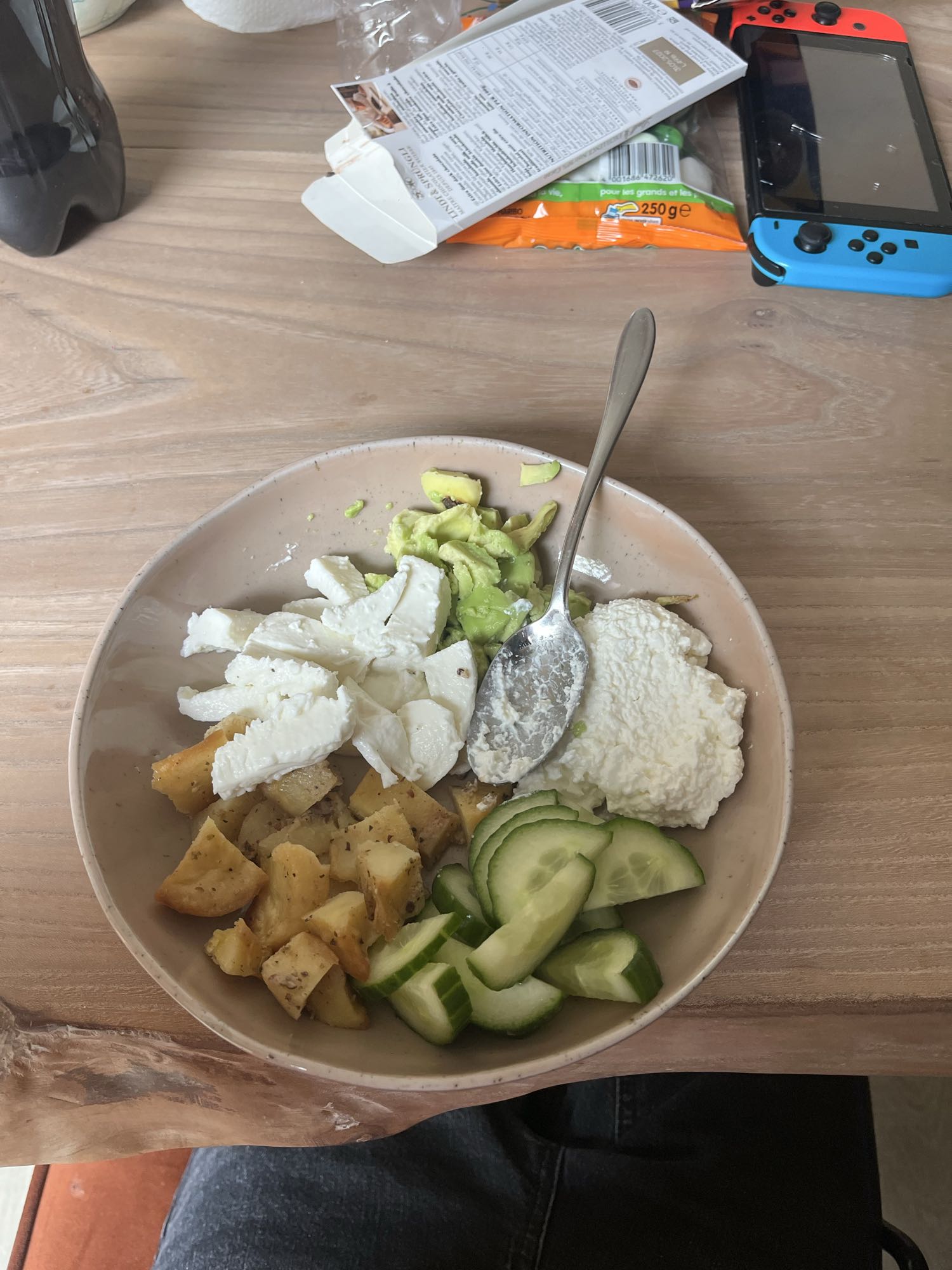 Kom met aardappel en kaas