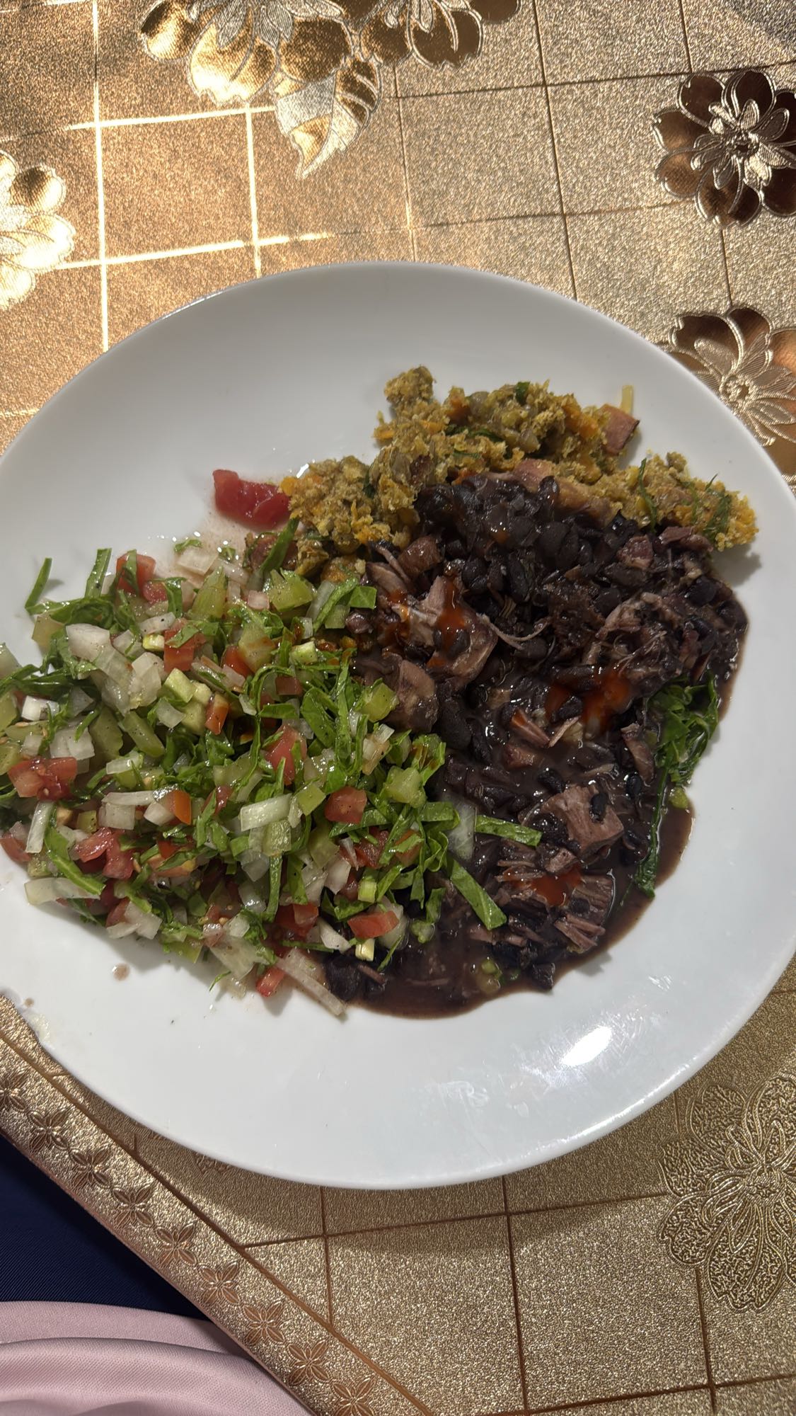 Feijoada com salada