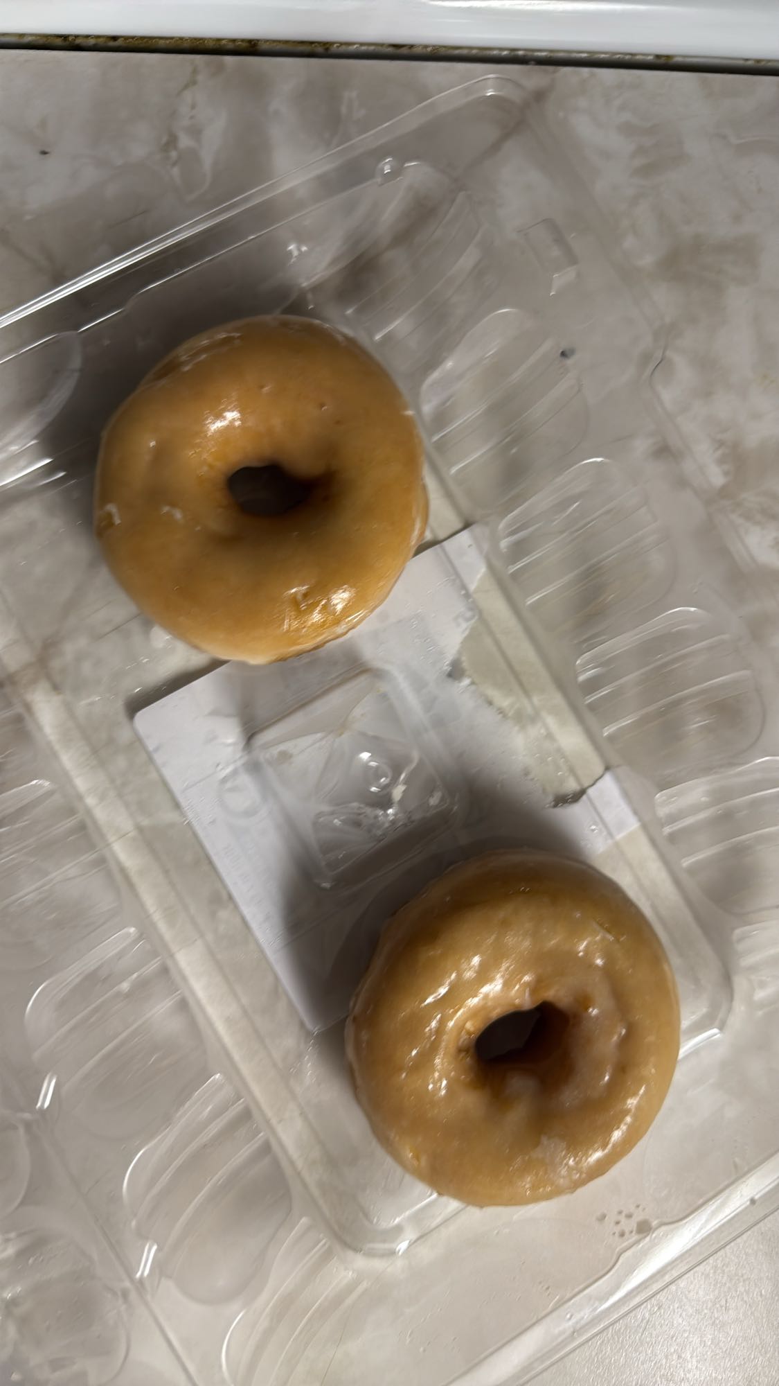 Deux donuts glacés