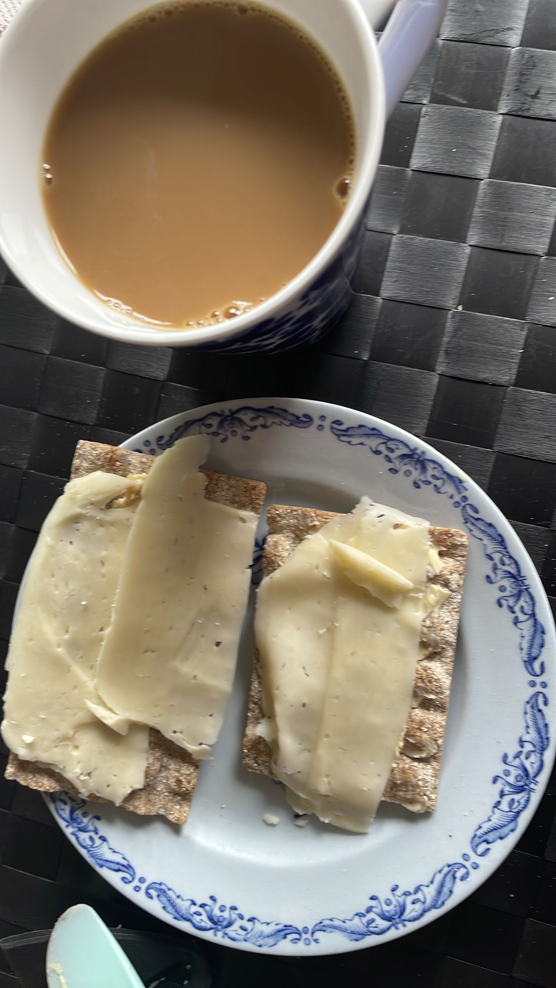 Kaffe med knäcke och ost