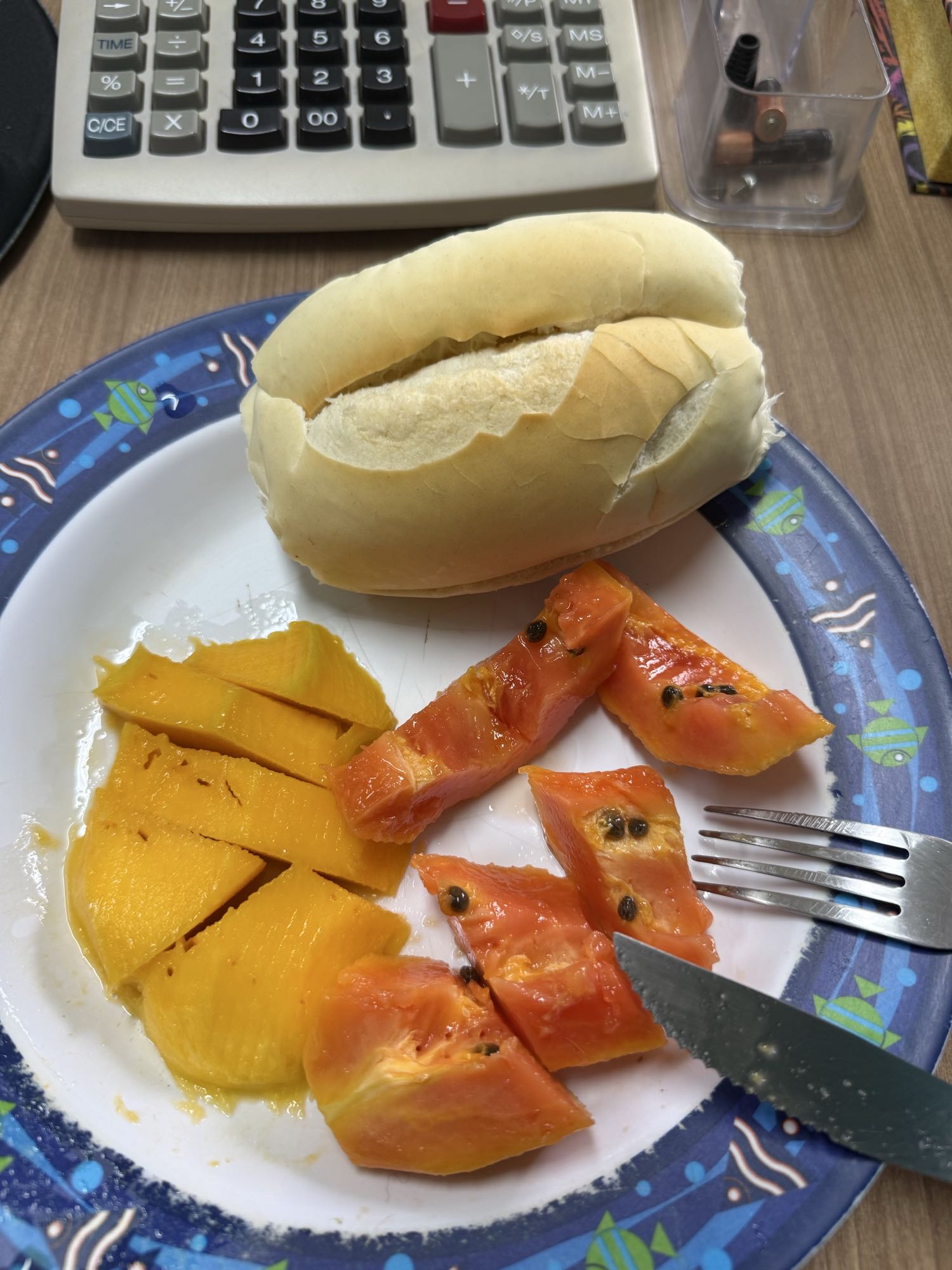 Pão com mamão e manga