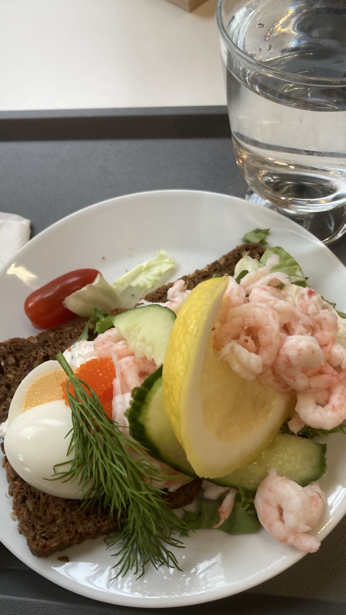 Räkmacka med ägg