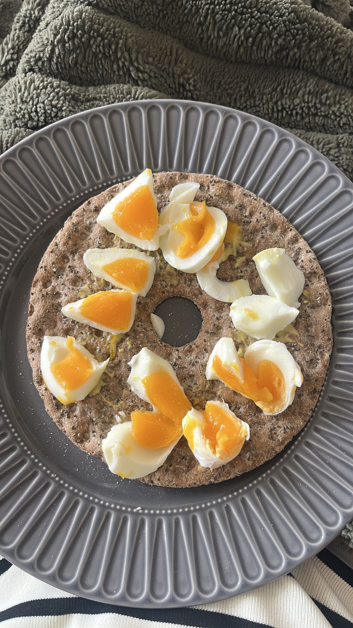 Knäckebröd med ägg