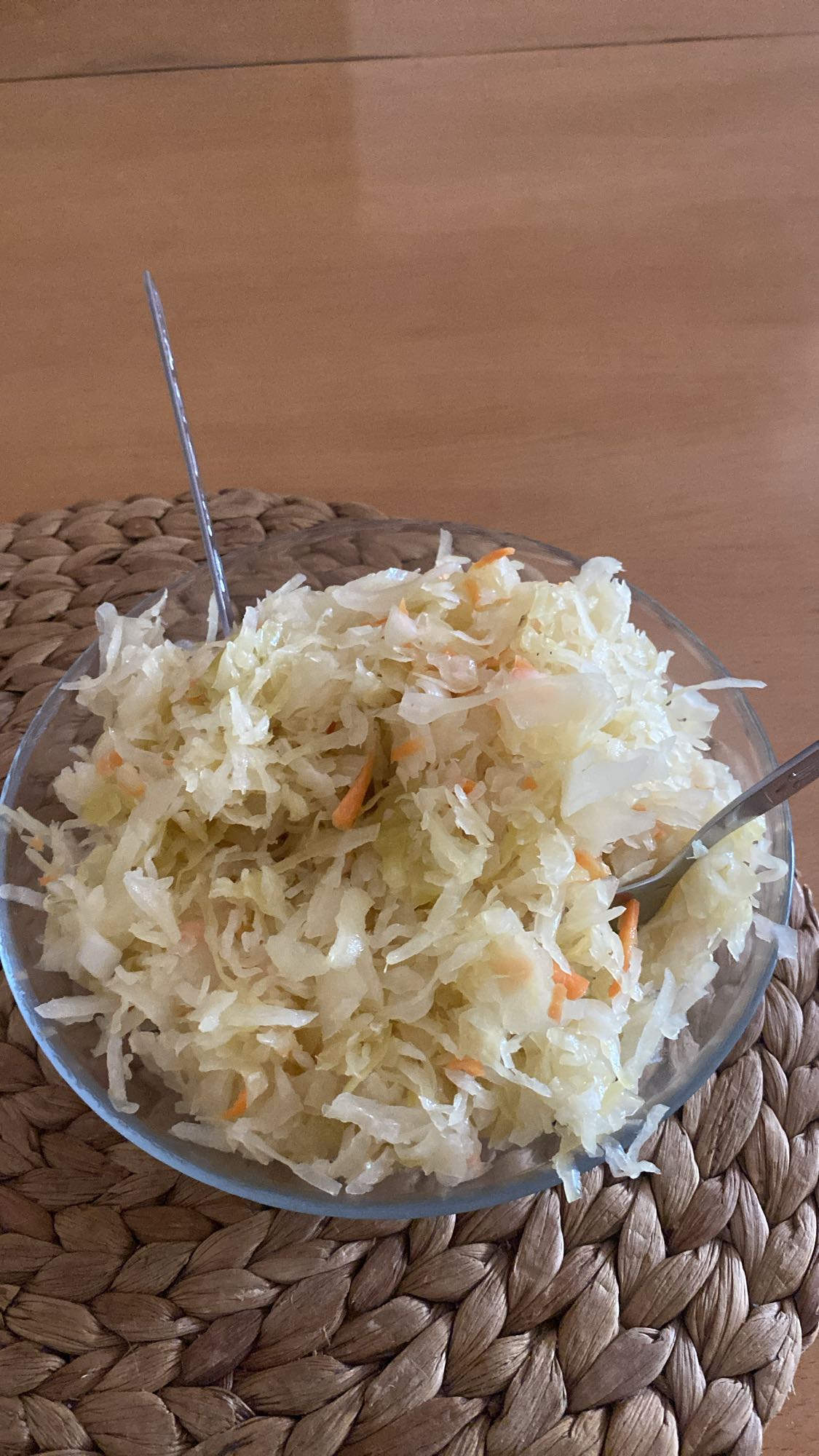 Surówka z kiszonej kapusty