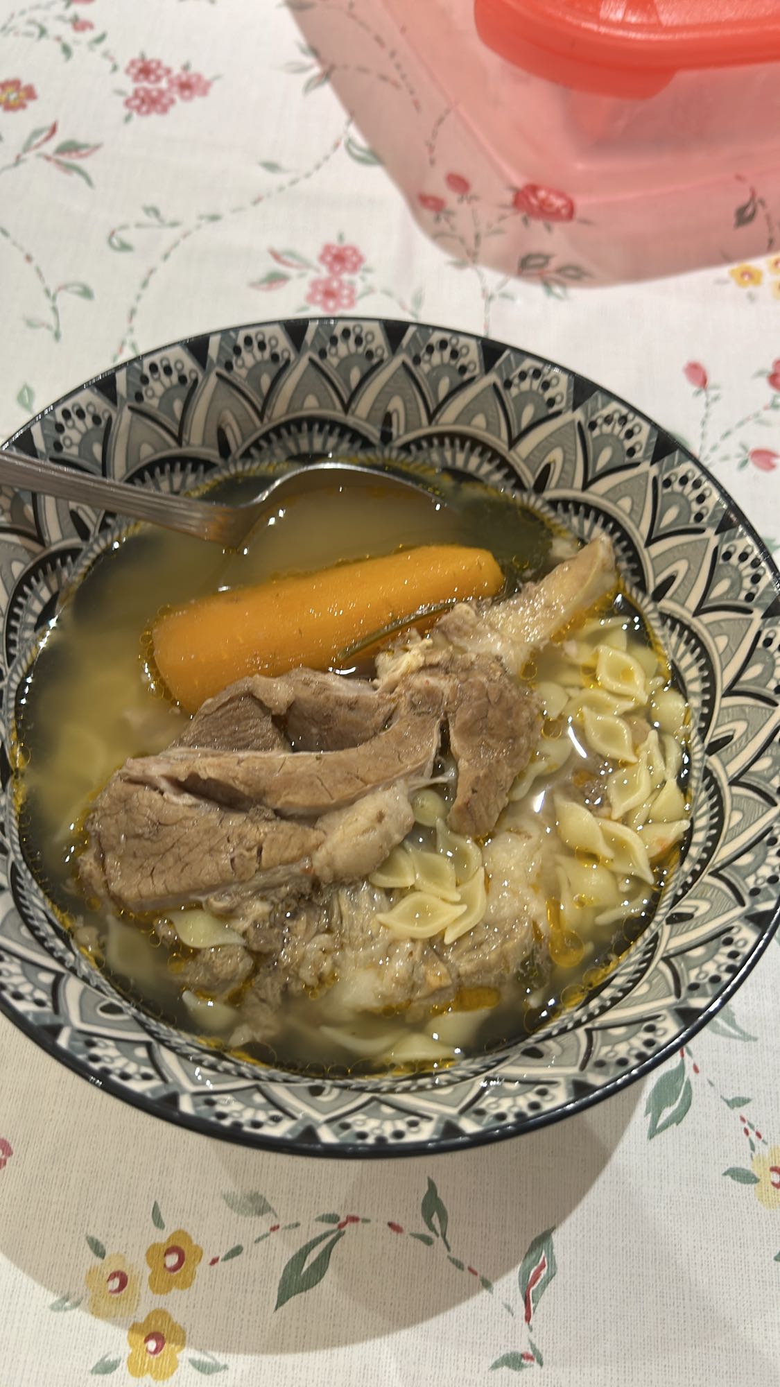 شوربة لحم بالمكرونة