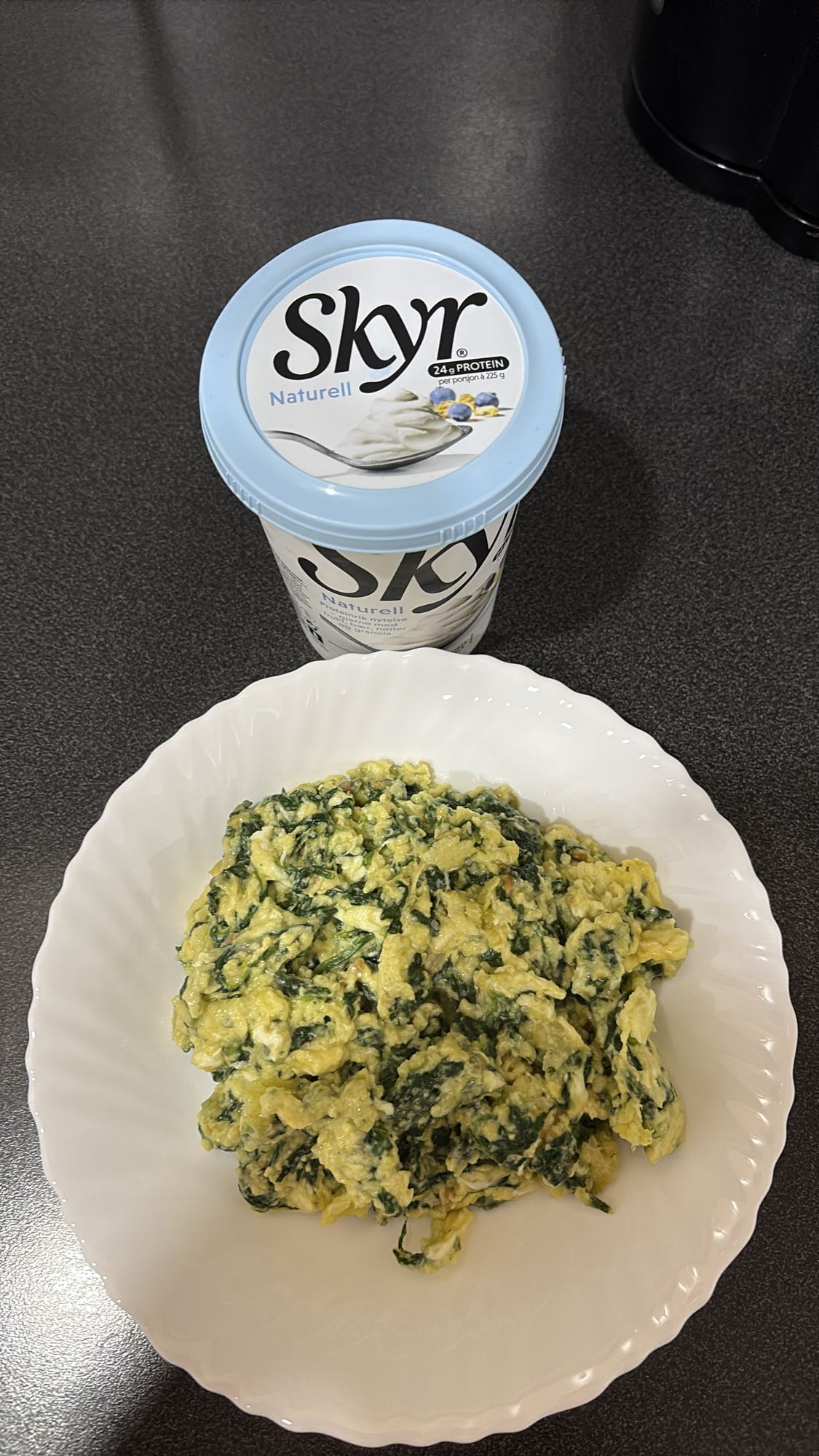 Eggerøre med spinat og skyr