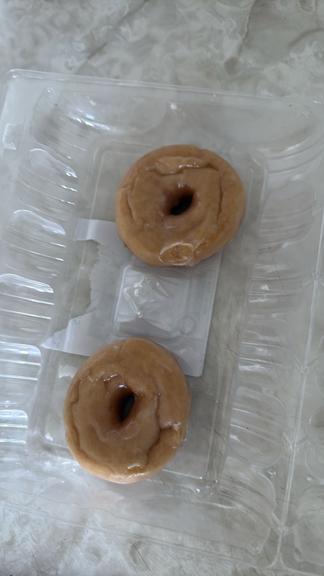 Deux donuts glacés