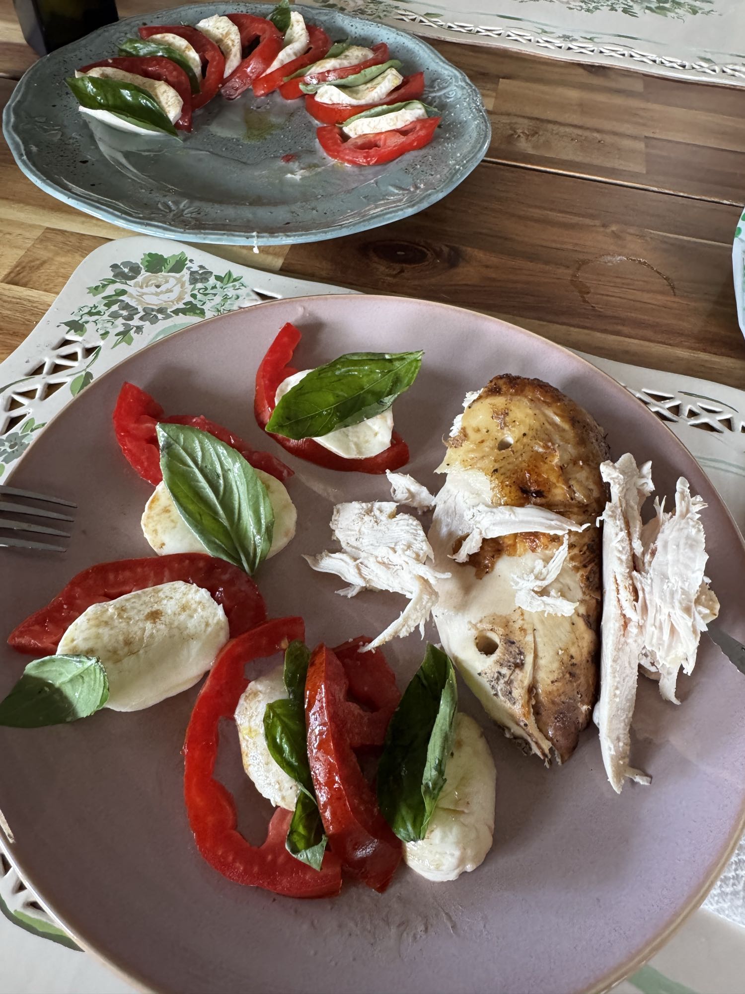 ensalada caprese con pollo