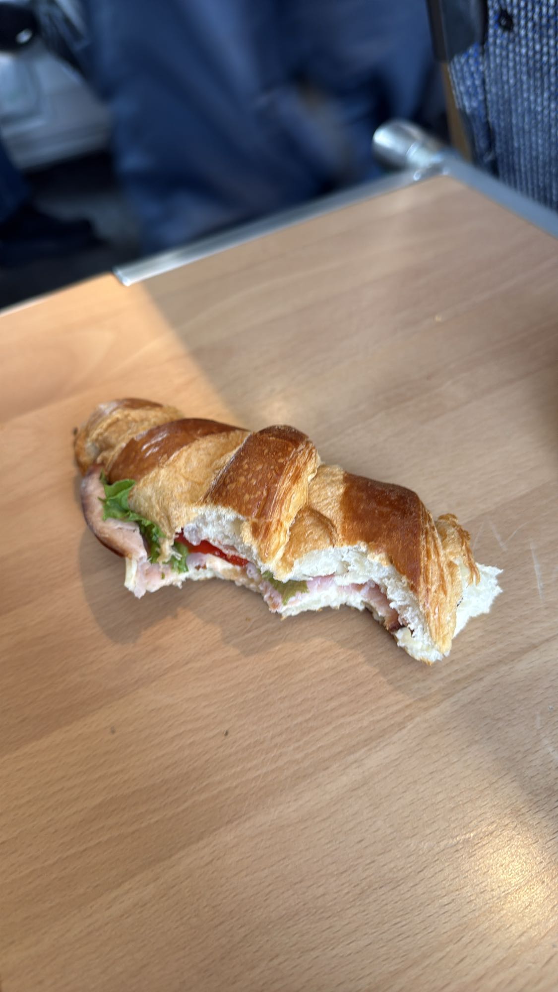 Croissant med skinka