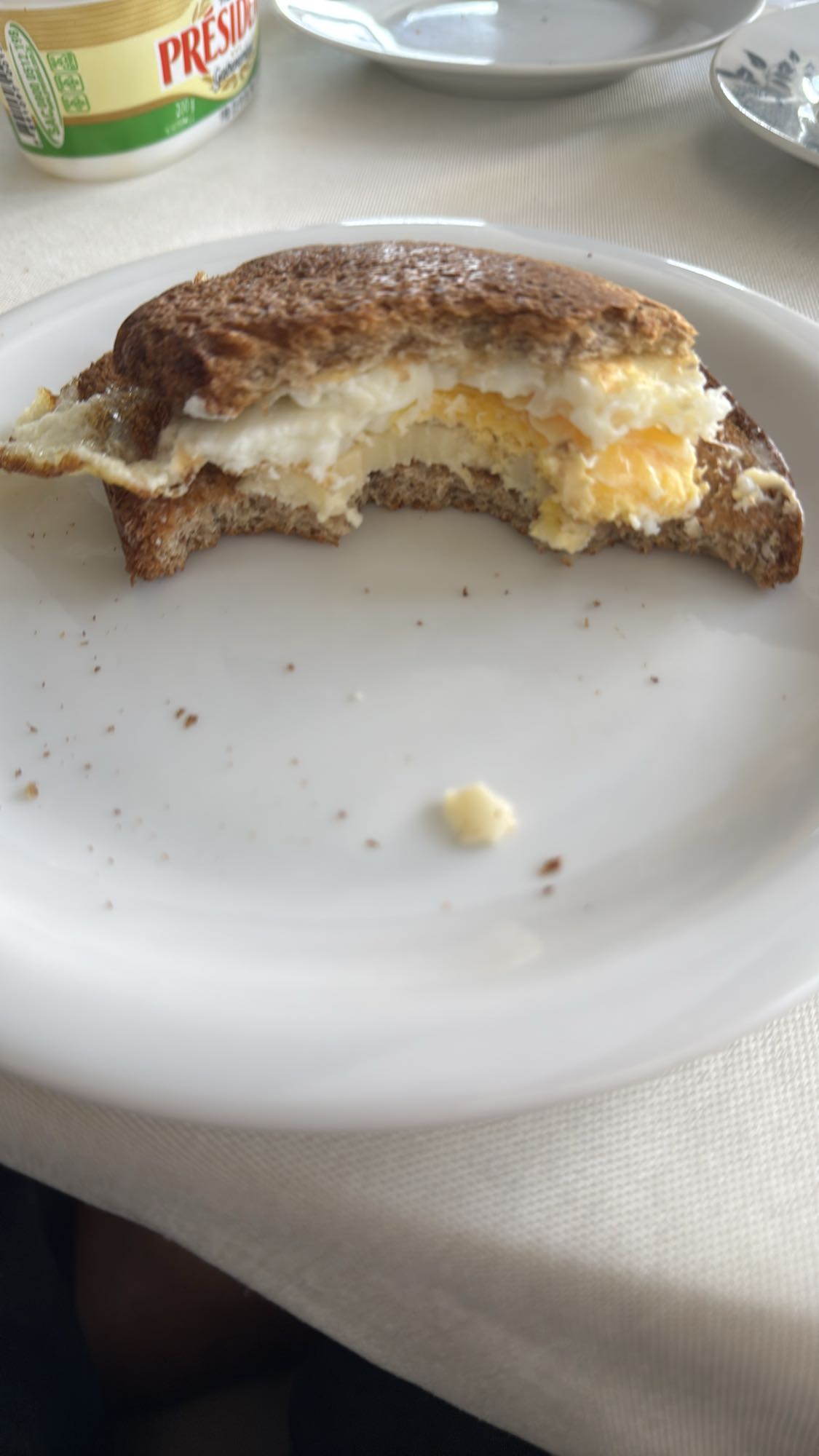 Tosta com ovo e queijo