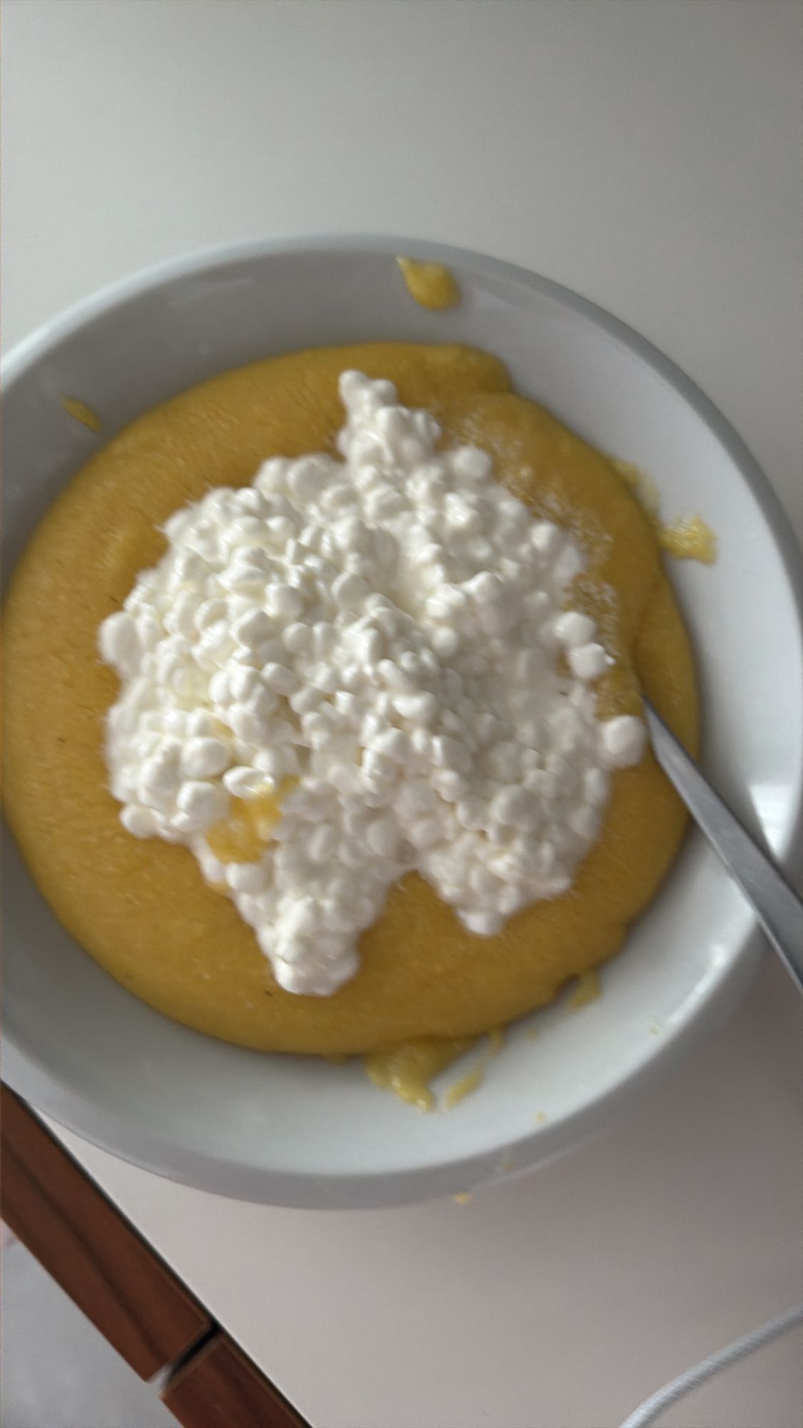 Polenta mit Hüttenkäse