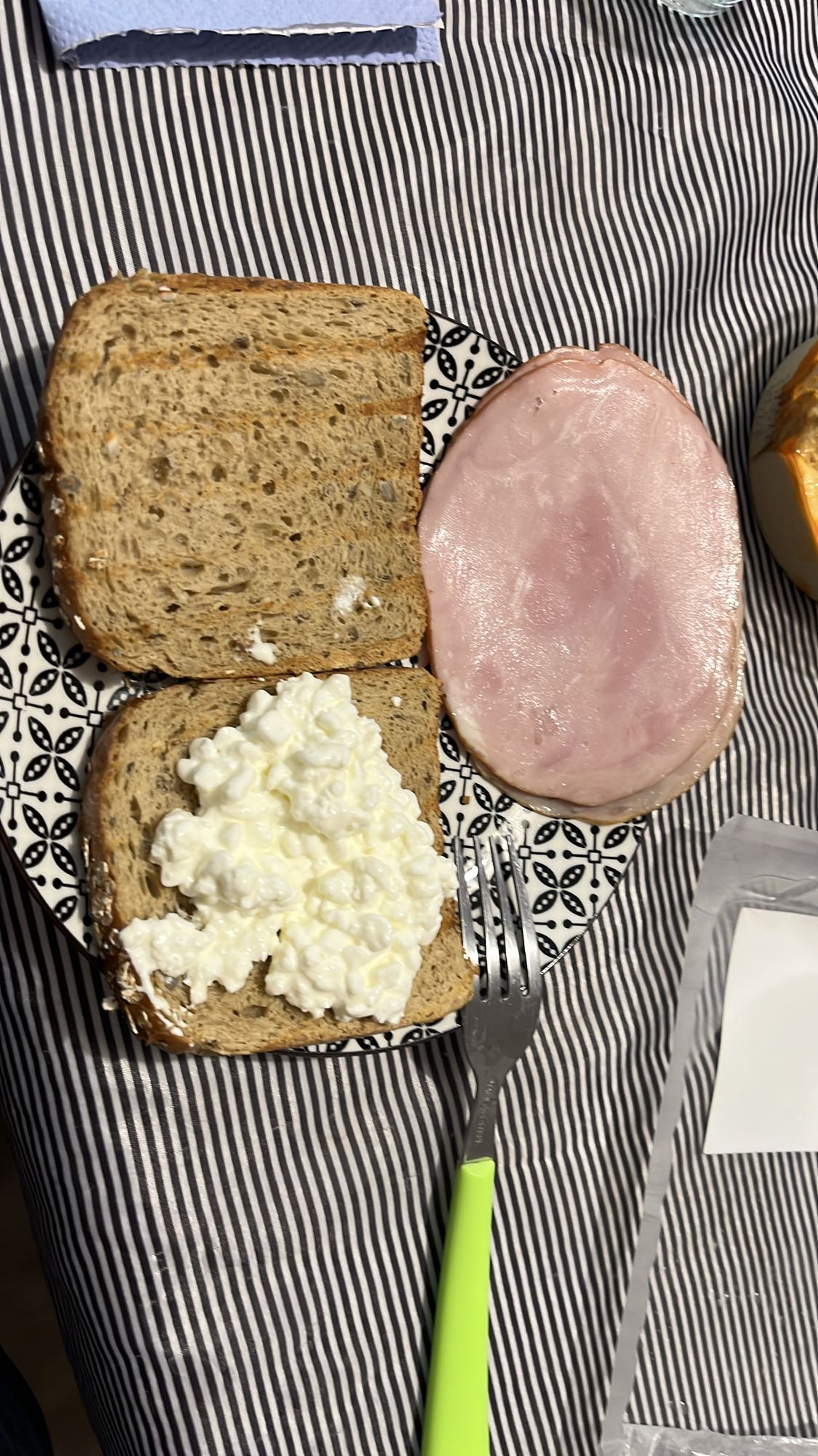 Сандвич с шунка и извара