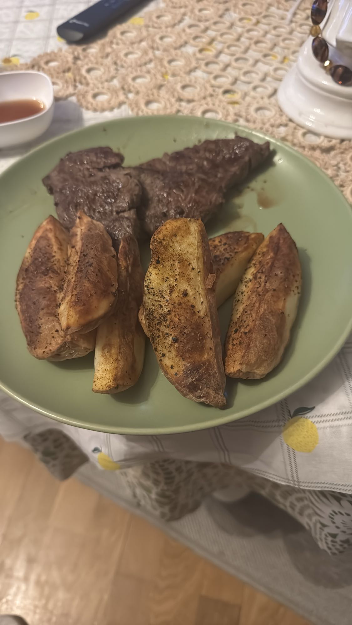 Biff med potatisklyftor